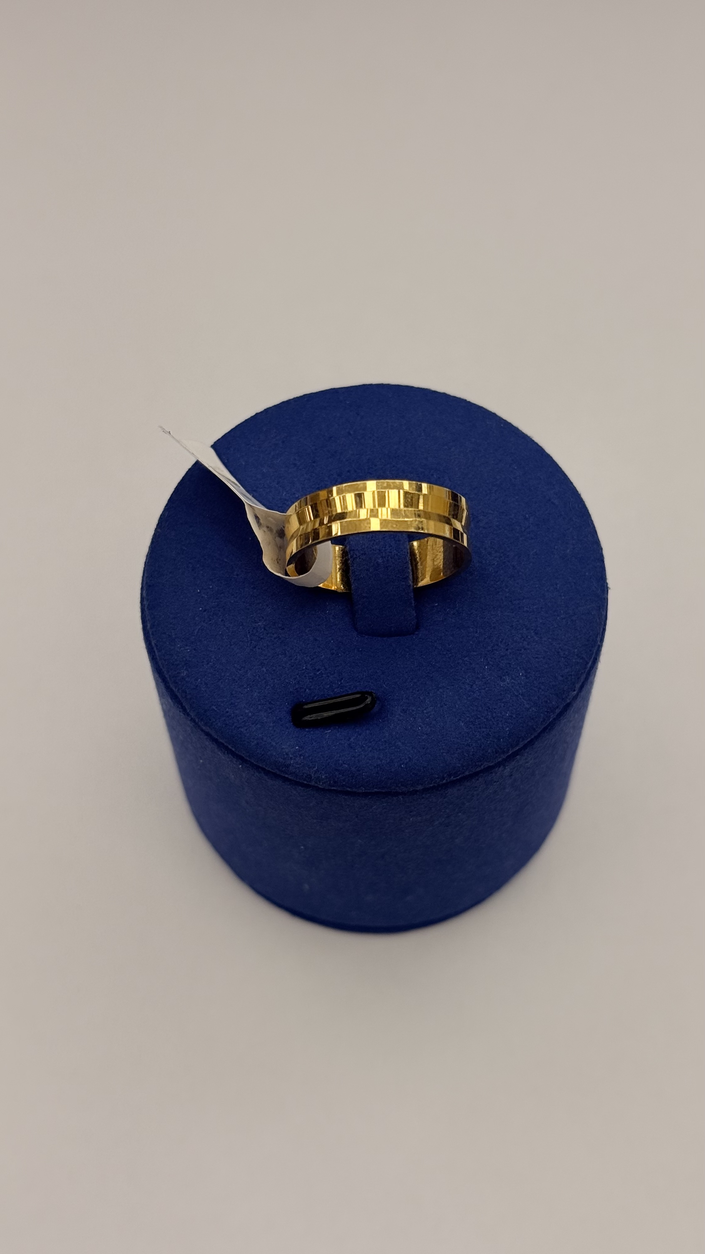 https://akirajewellery.com/product/Bands%204.42