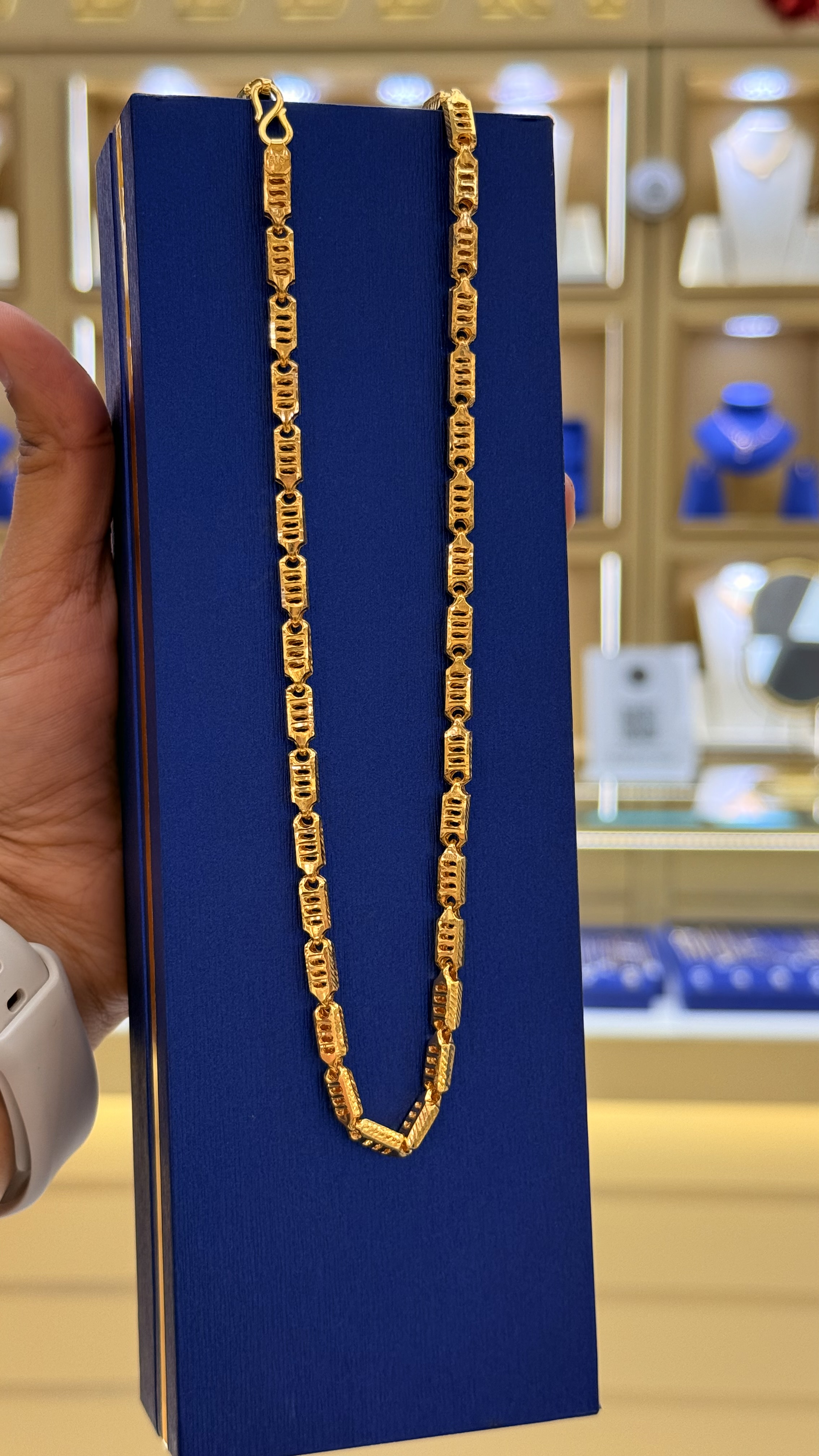 https://akirajewellery.com/product/Men%20chain