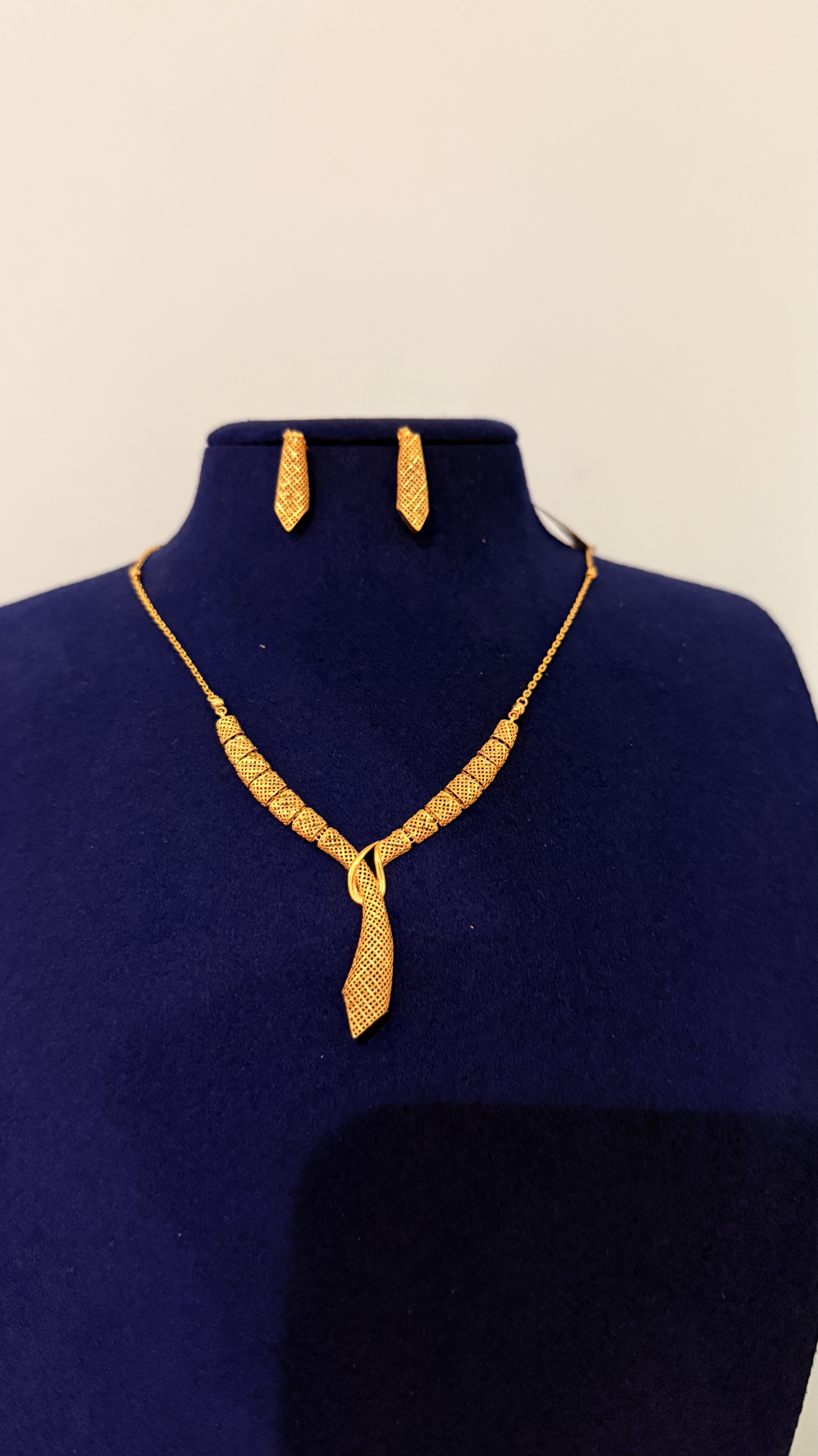 https://akirajewellery.com/product/Necklace%207.4