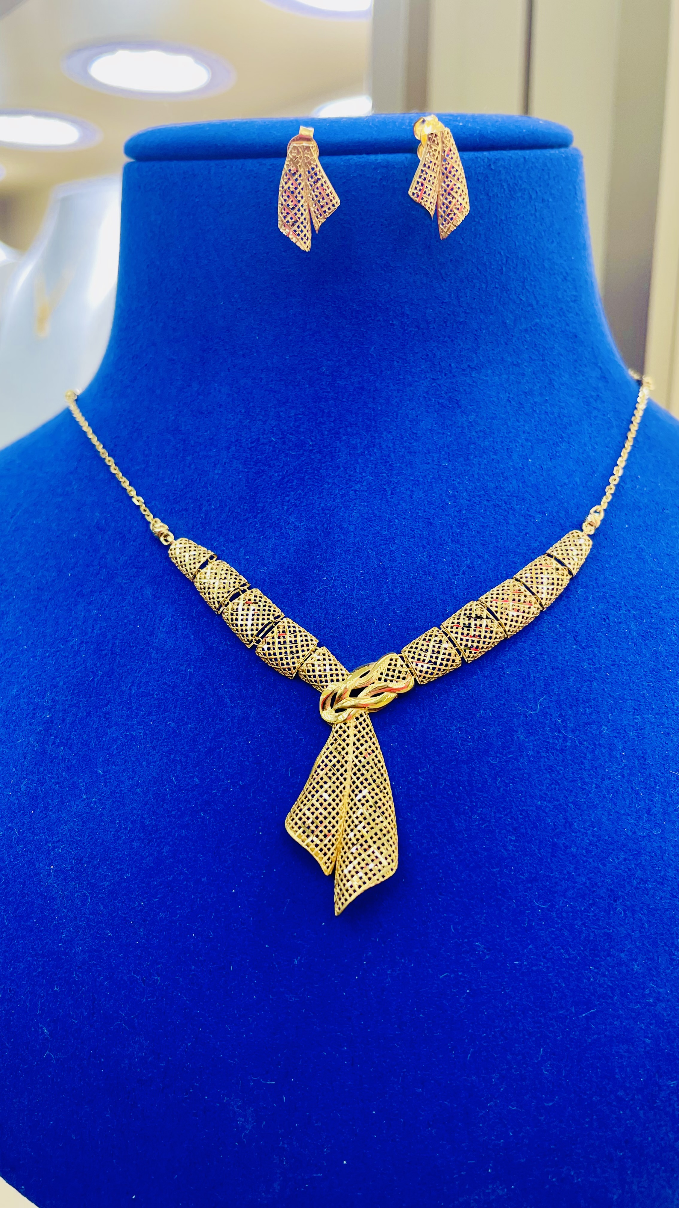 Women necklace 7.74 g