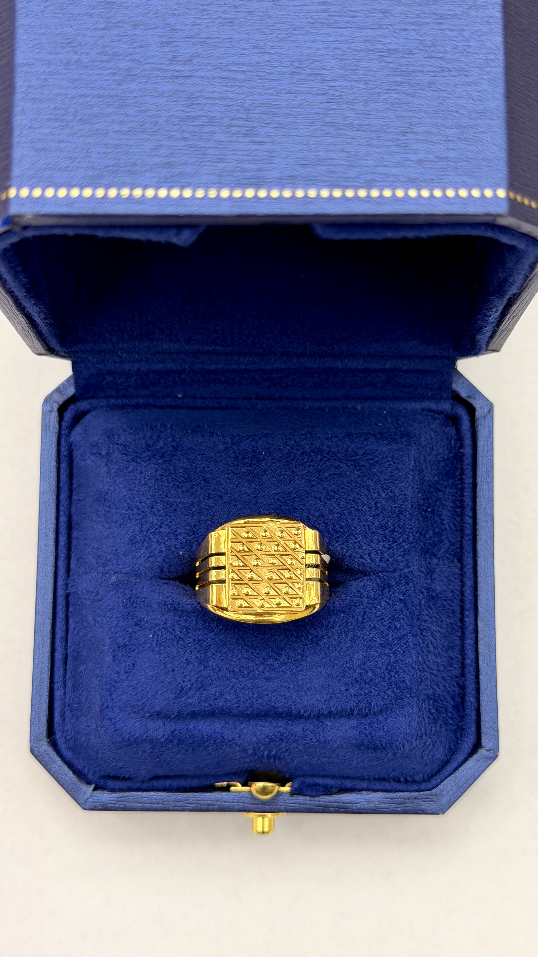 https://akirajewellery.com/product/Men%20ring3.96