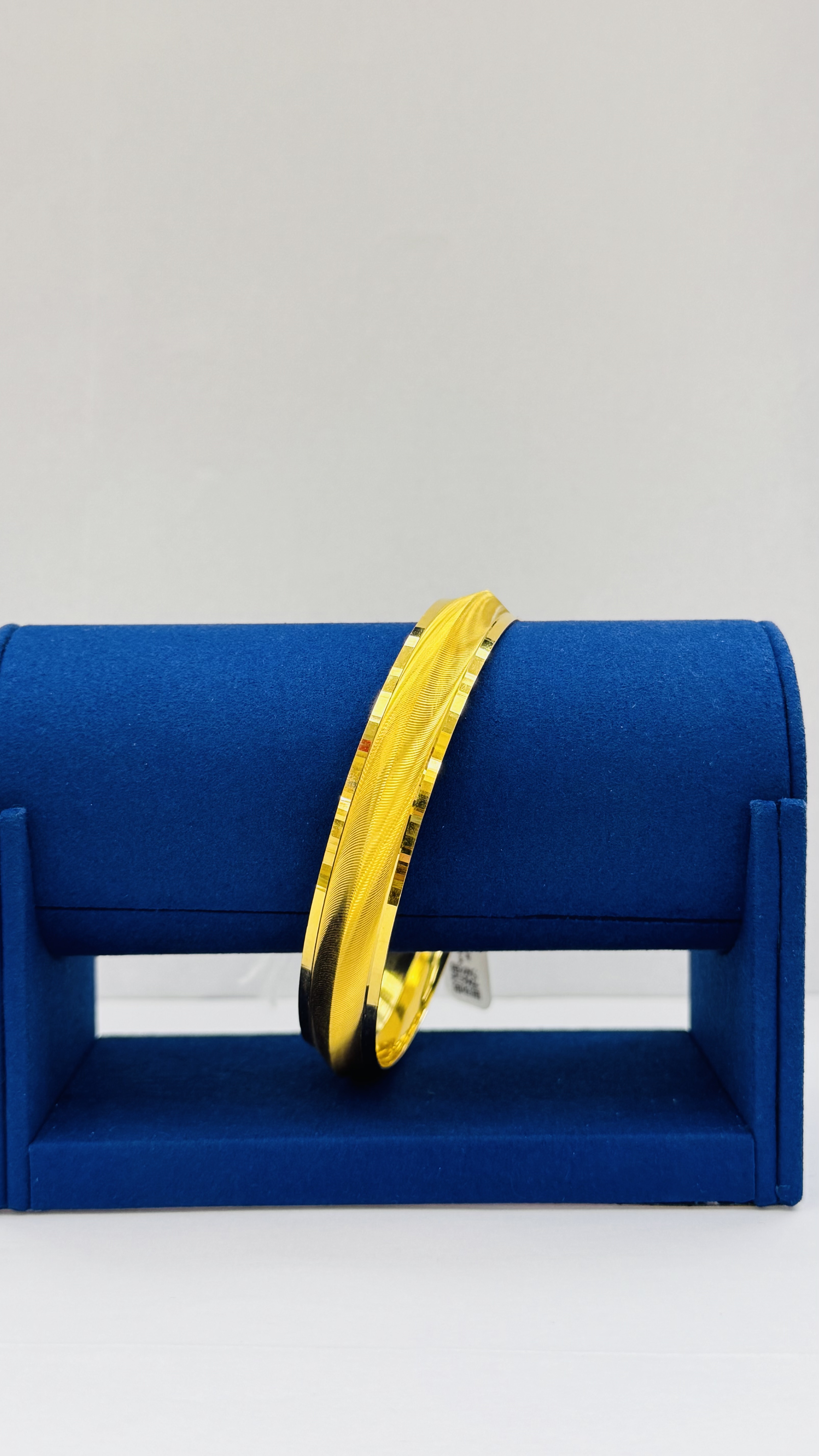 https://akirajewellery.com/product/Men%20kada%2041.86g