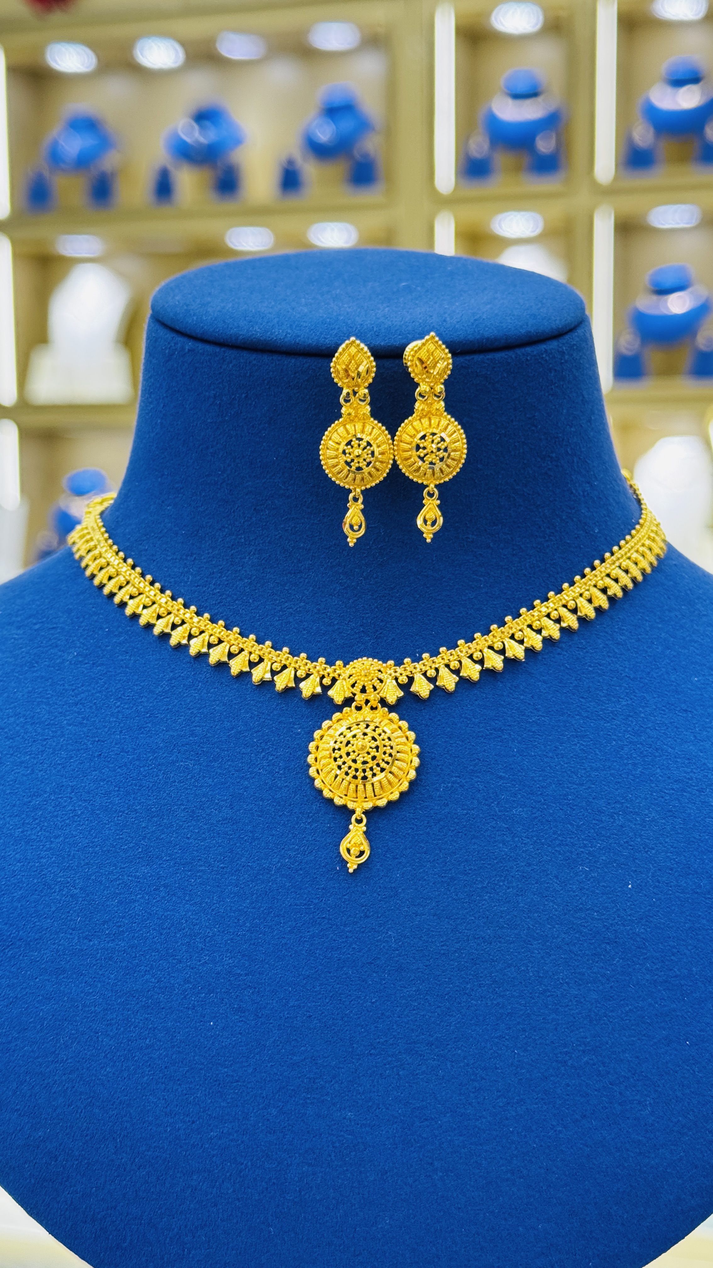 https://akirajewellery.com/product/Women%20Necklace%2016.48g