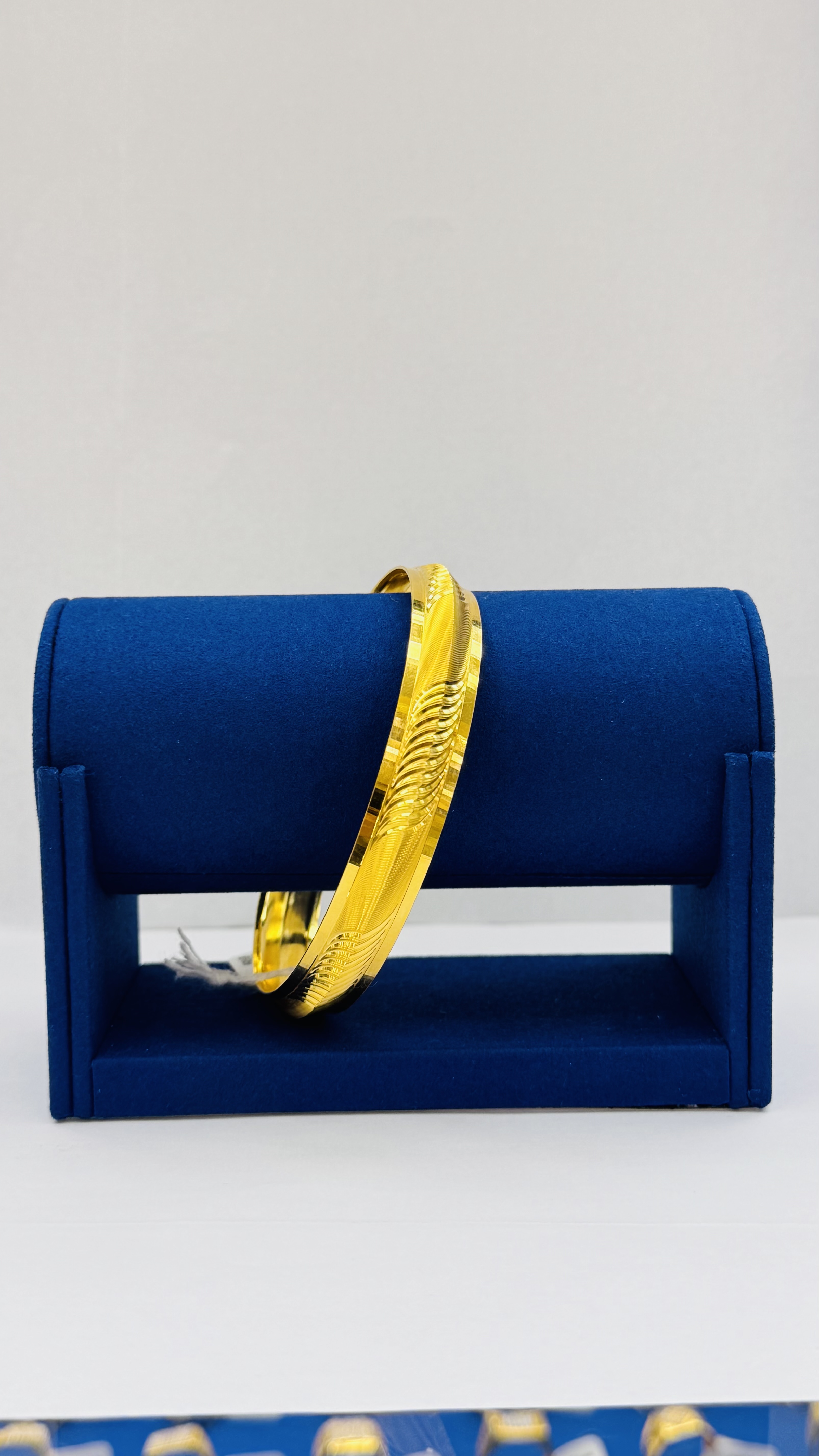 https://akirajewellery.com/product/Men%20Kada%2036.10g