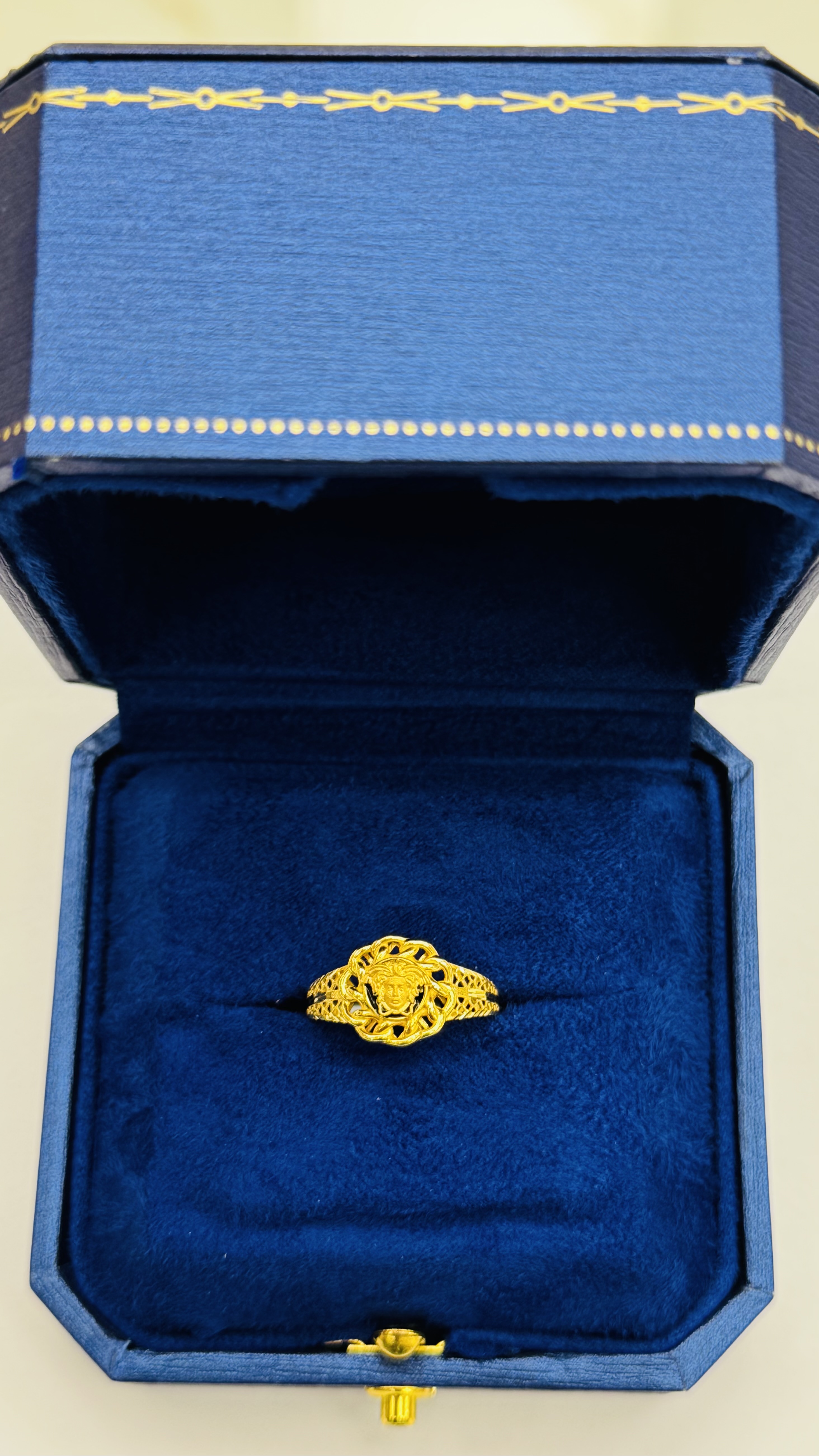 https://akirajewellery.com/product/Women%20ring%202.44