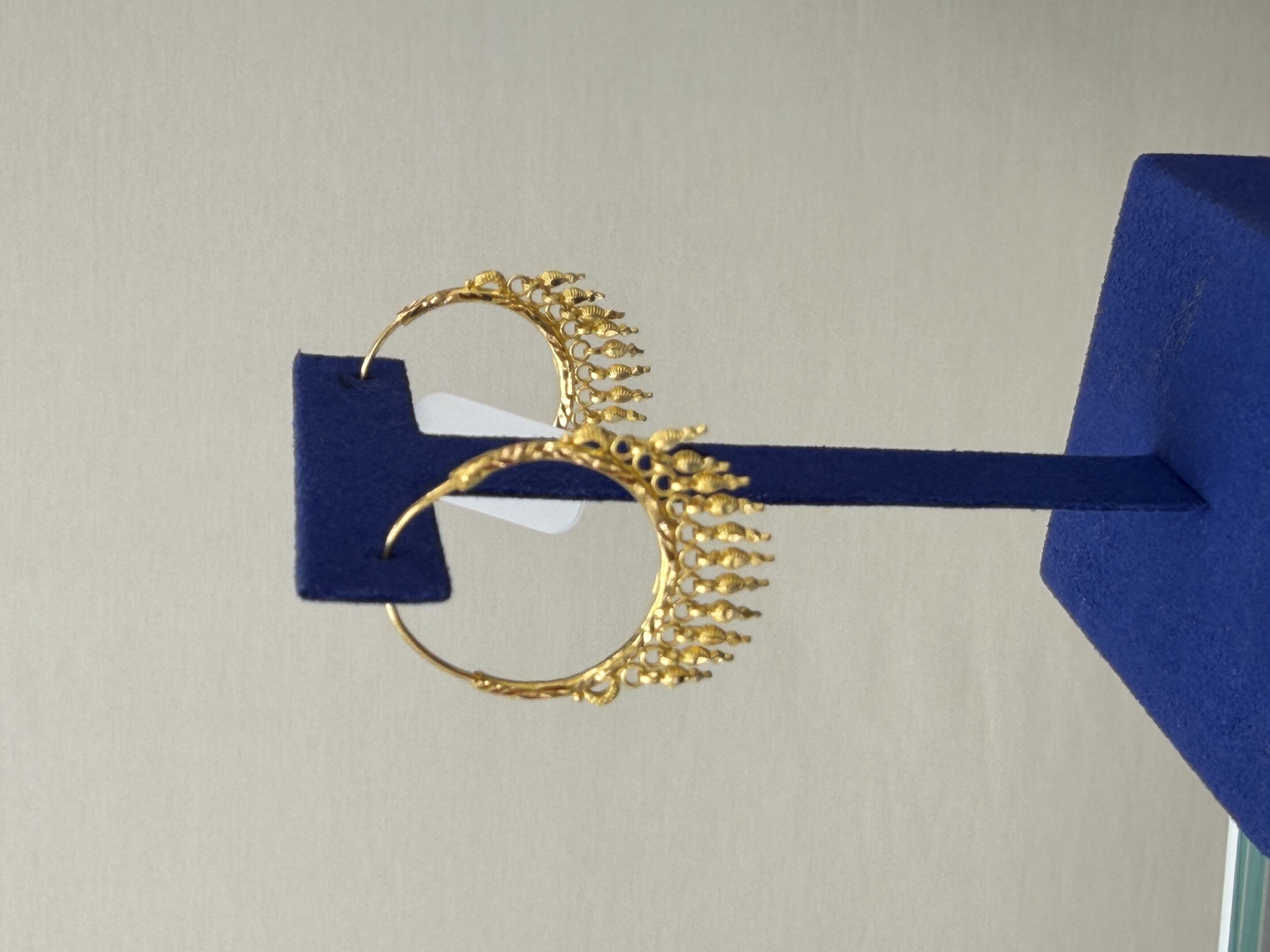 https://akirajewellery.com/product/WOMEN%20HOOPS%204.081