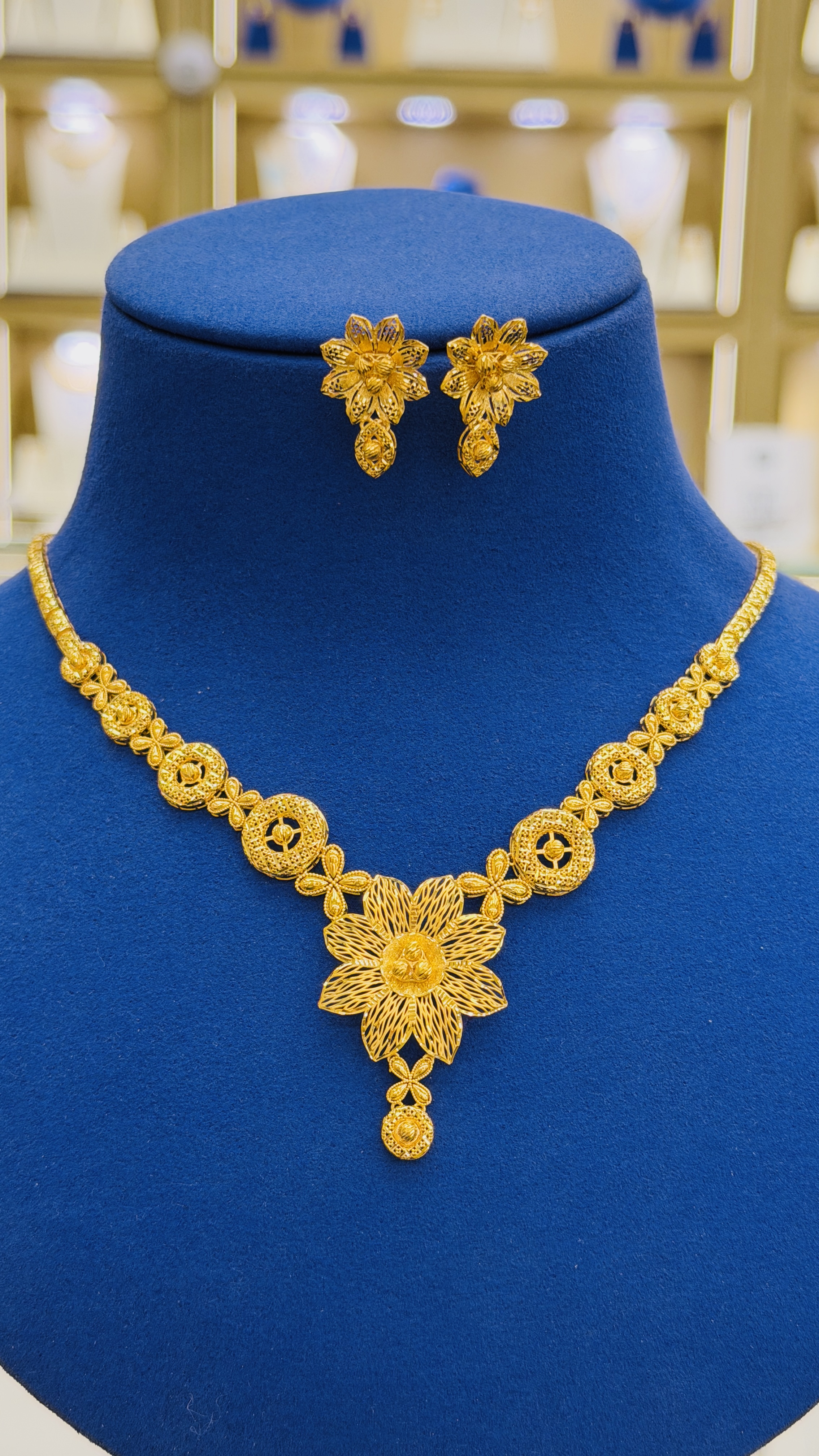 https://akirajewellery.com/product/Women%20necklace%2018.07