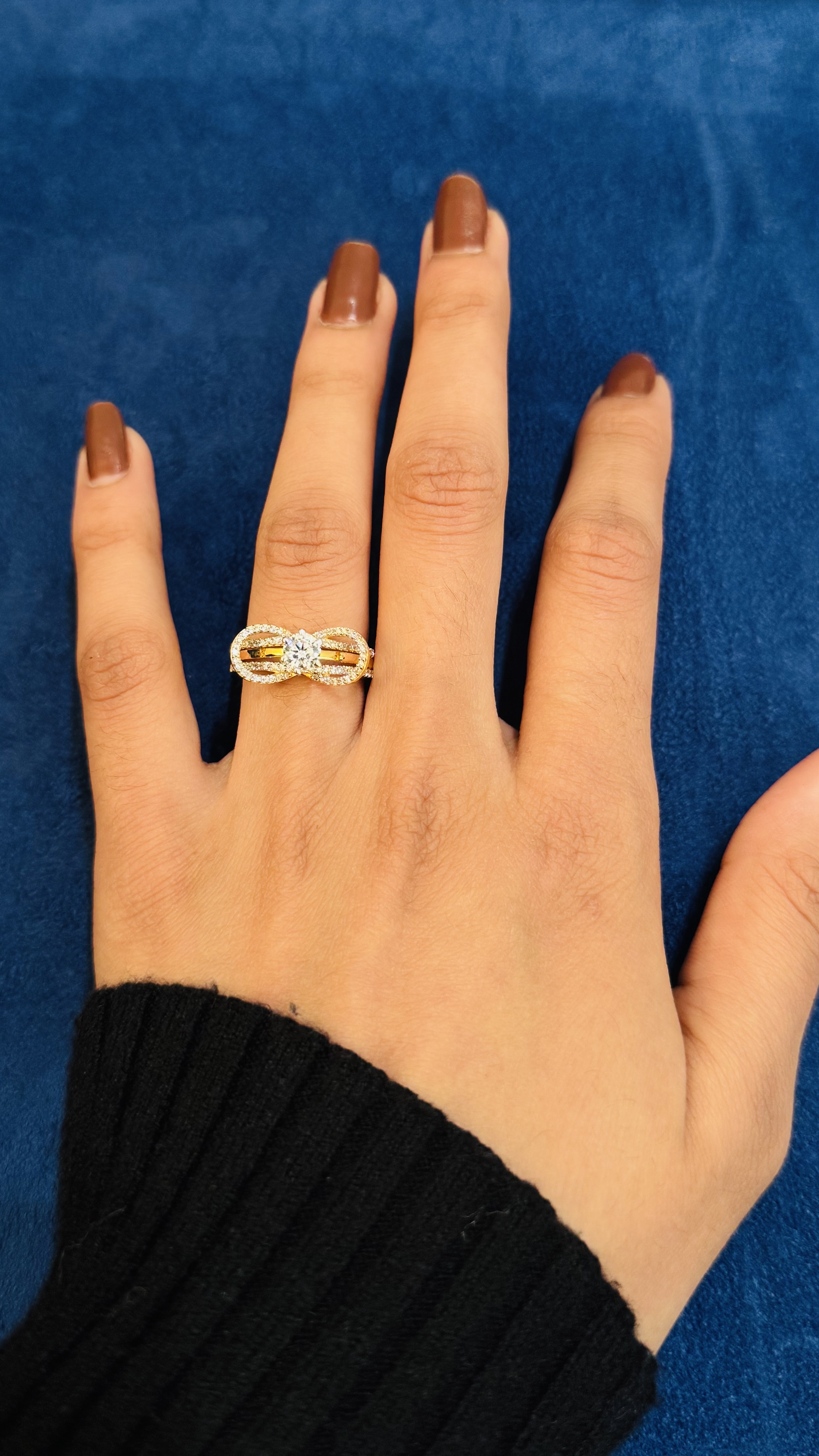 https://akirajewellery.com/product/BOW%20STYLE%20DESIGNER%20SOLITAIRE%20GOLD%20RING