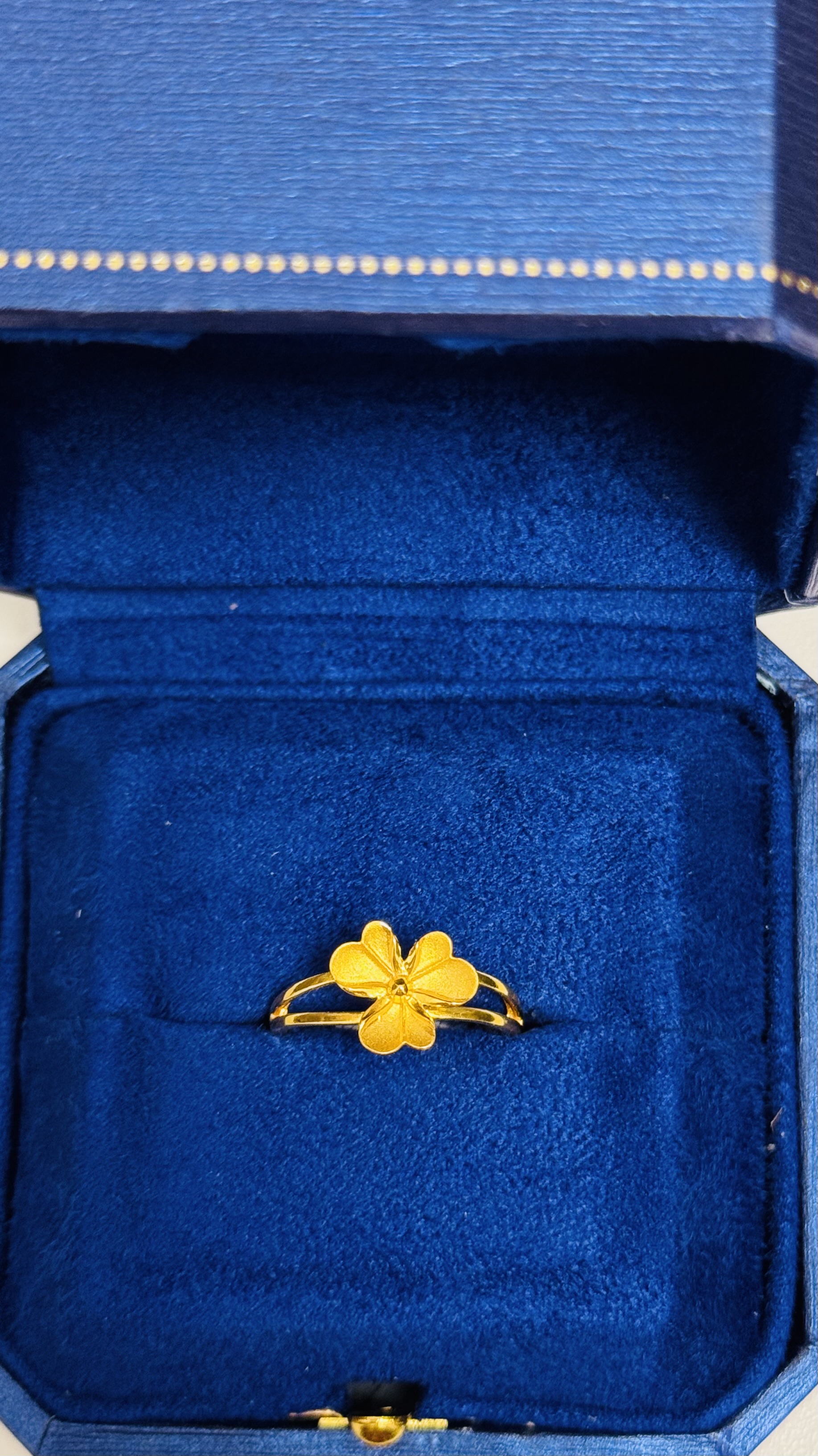 https://akirajewellery.com/product/Women%20Ring%203.04g