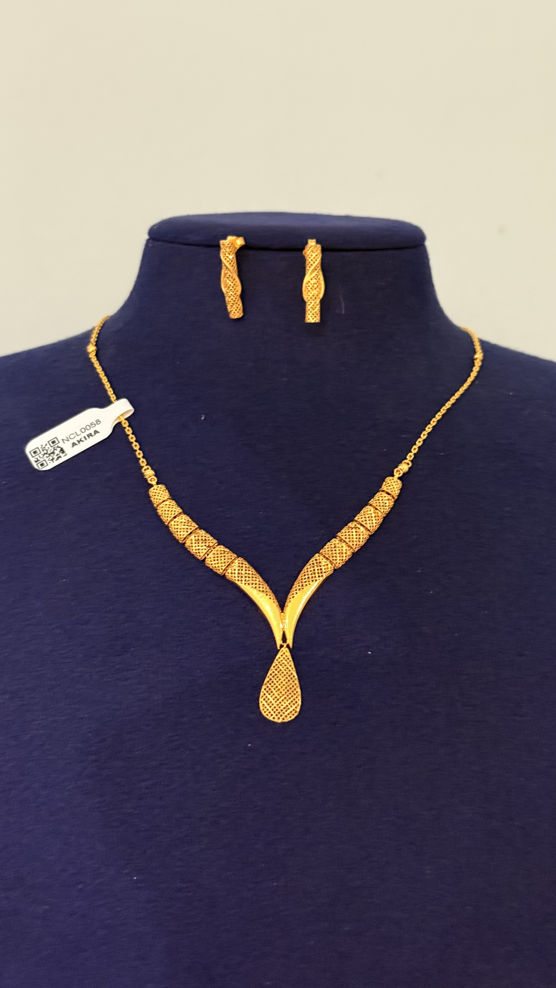 https://akirajewellery.com/product/Necklace%207.54