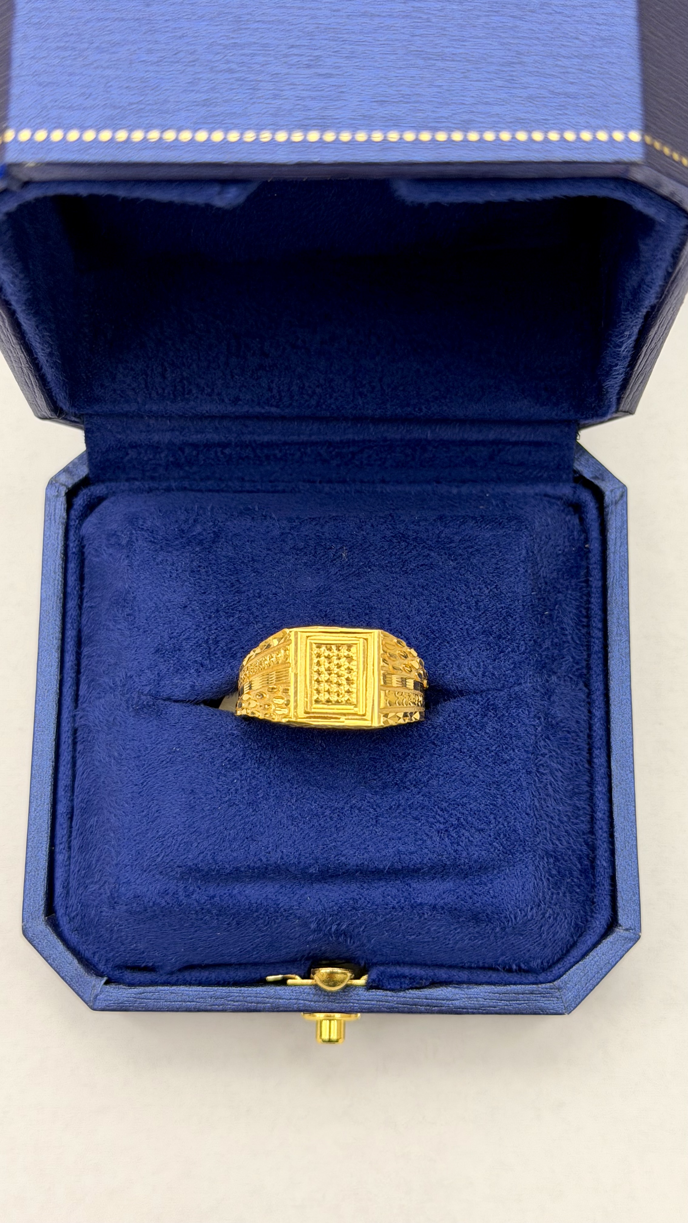 https://akirajewellery.com/product/Men%20ring4.38