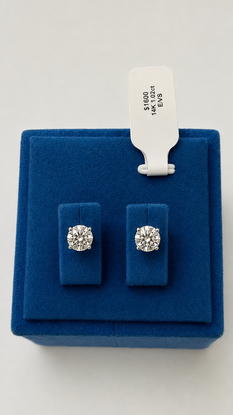 https://akirajewellery.com/product/Diamond%20Studs
