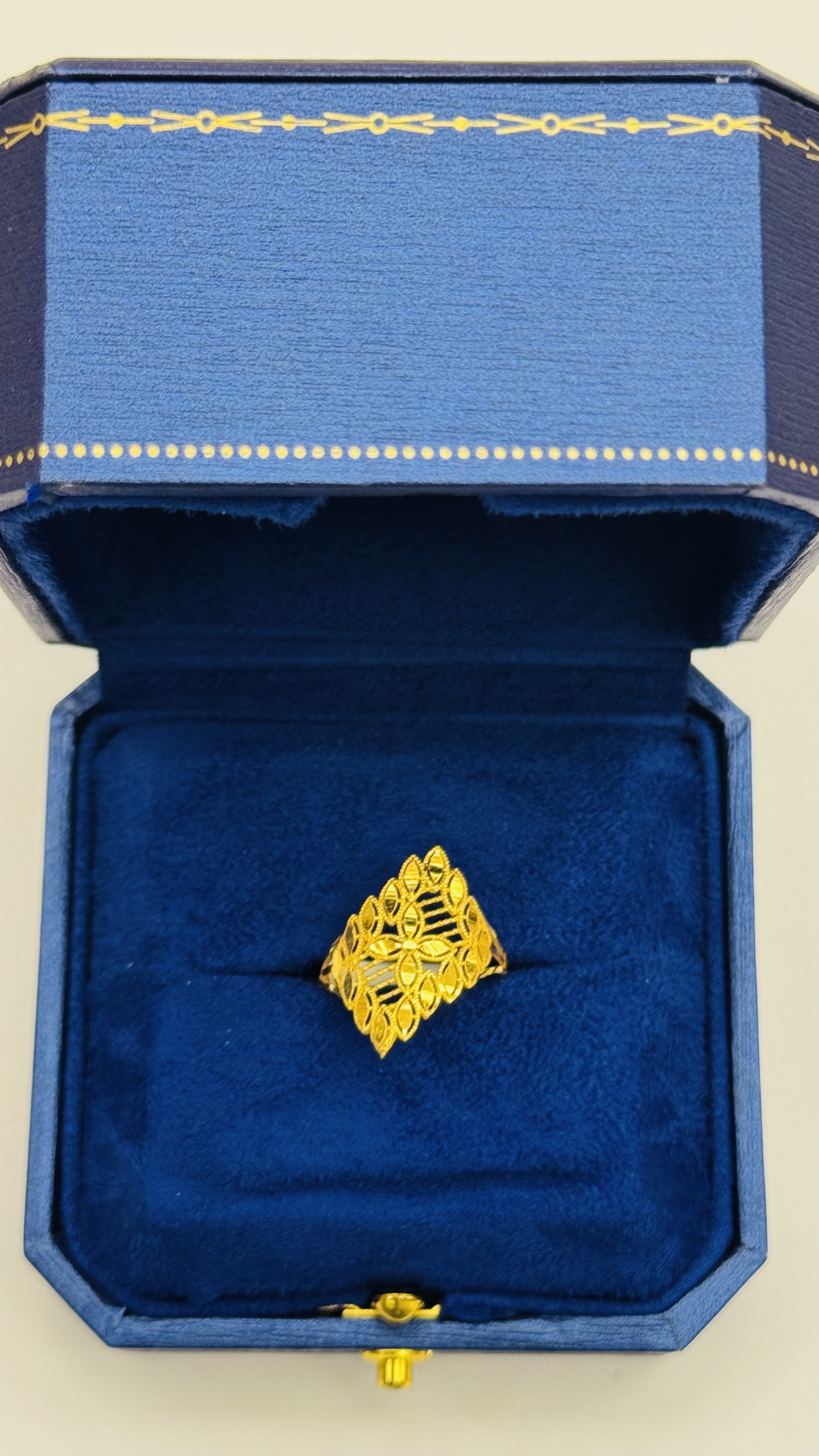 https://akirajewellery.com/product/Women%20ring%201.78