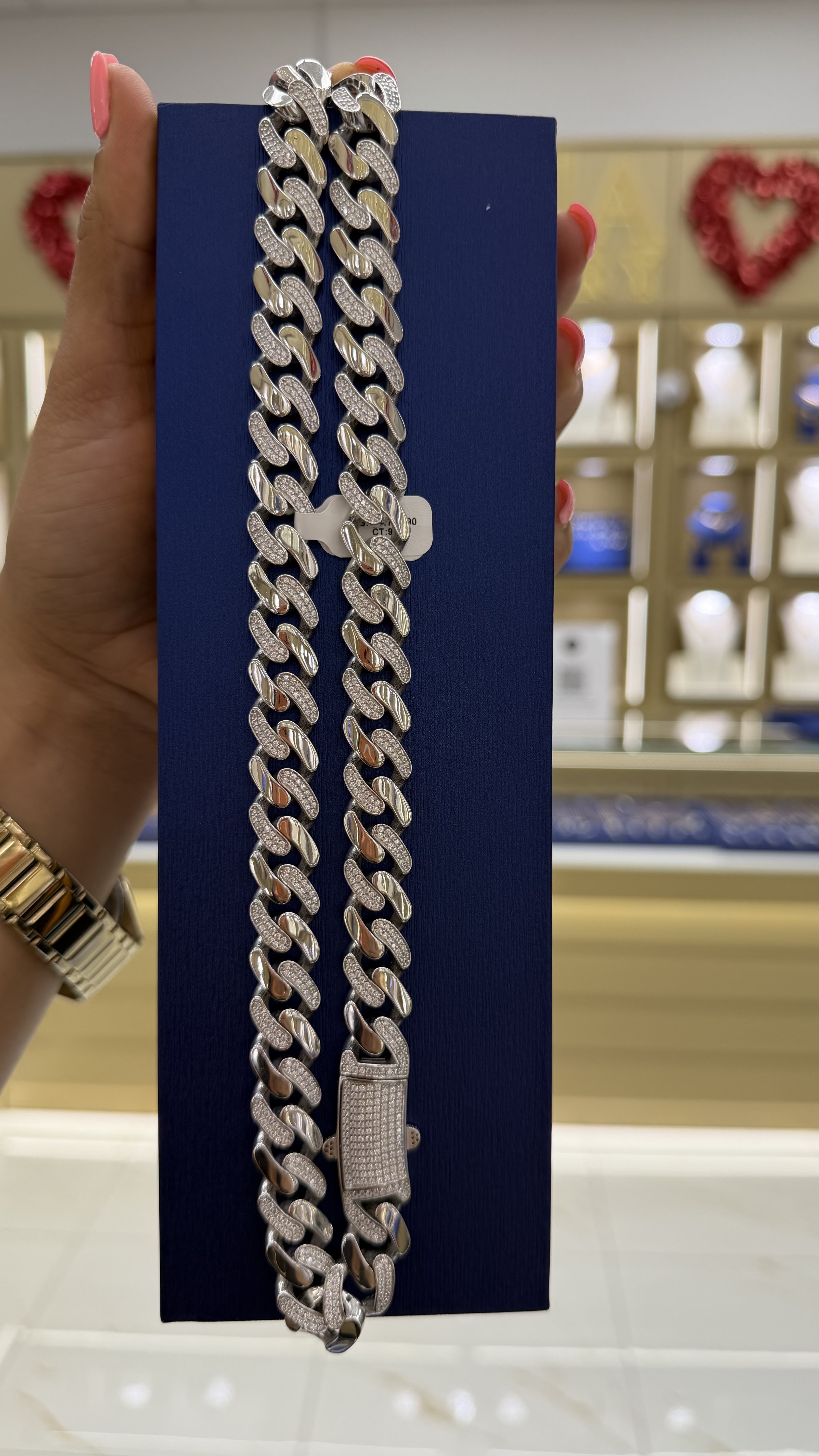 https://akirajewellery.com/product/MEN%20ICEOUT%20SILVER%20CHAIN%2071.09
