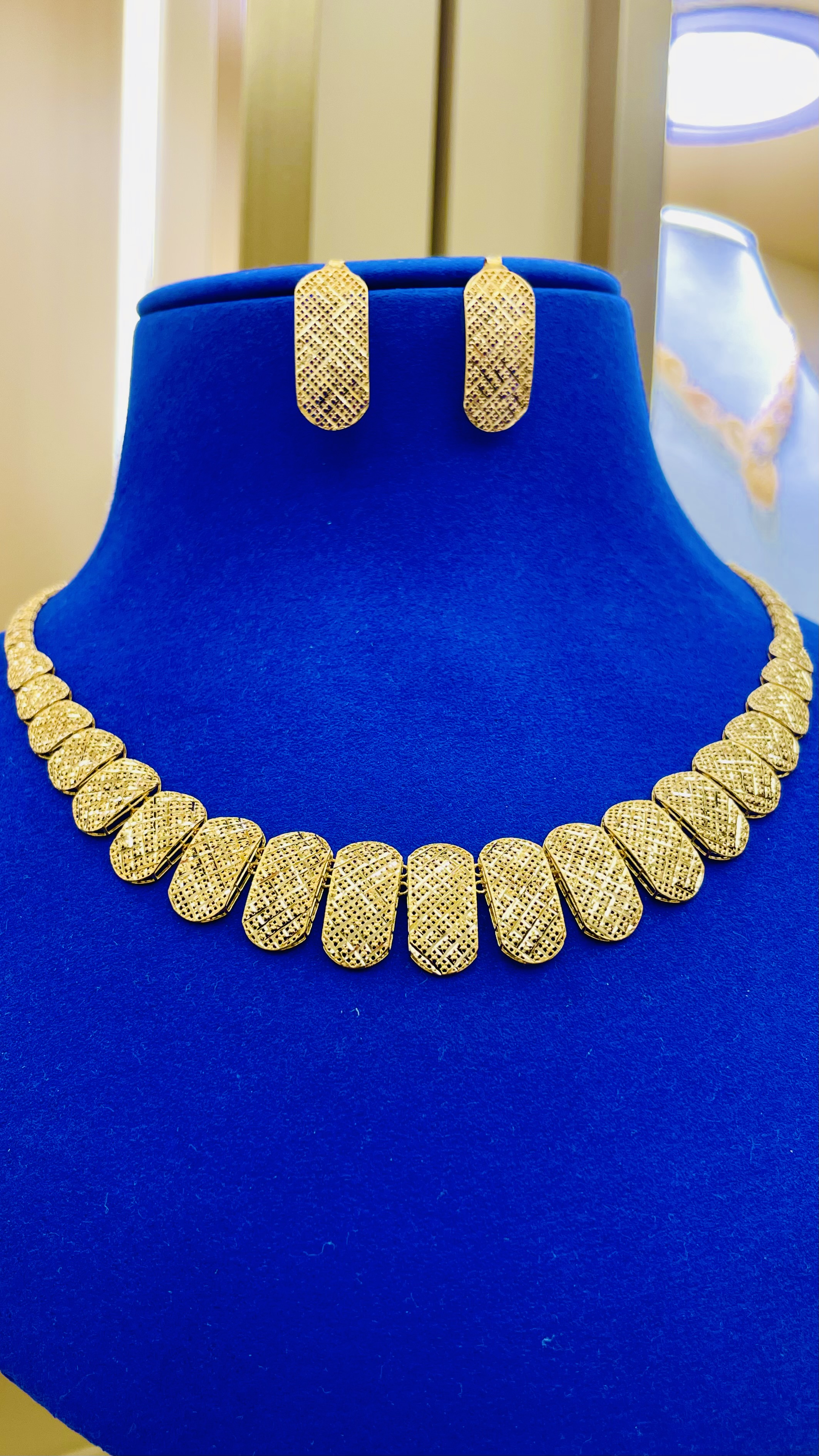 Women necklace 18.12 grams