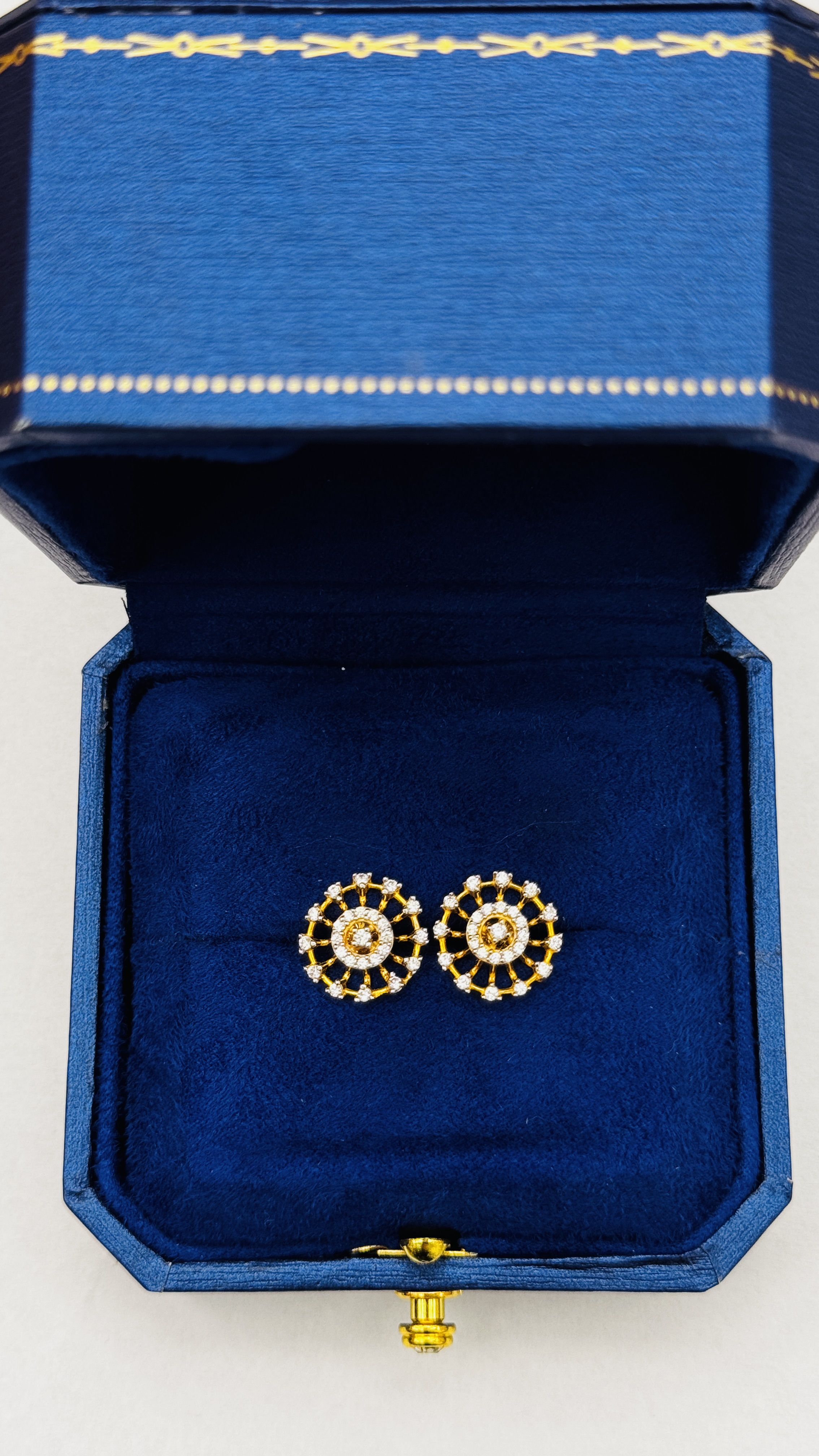 Women Studs 4.12g