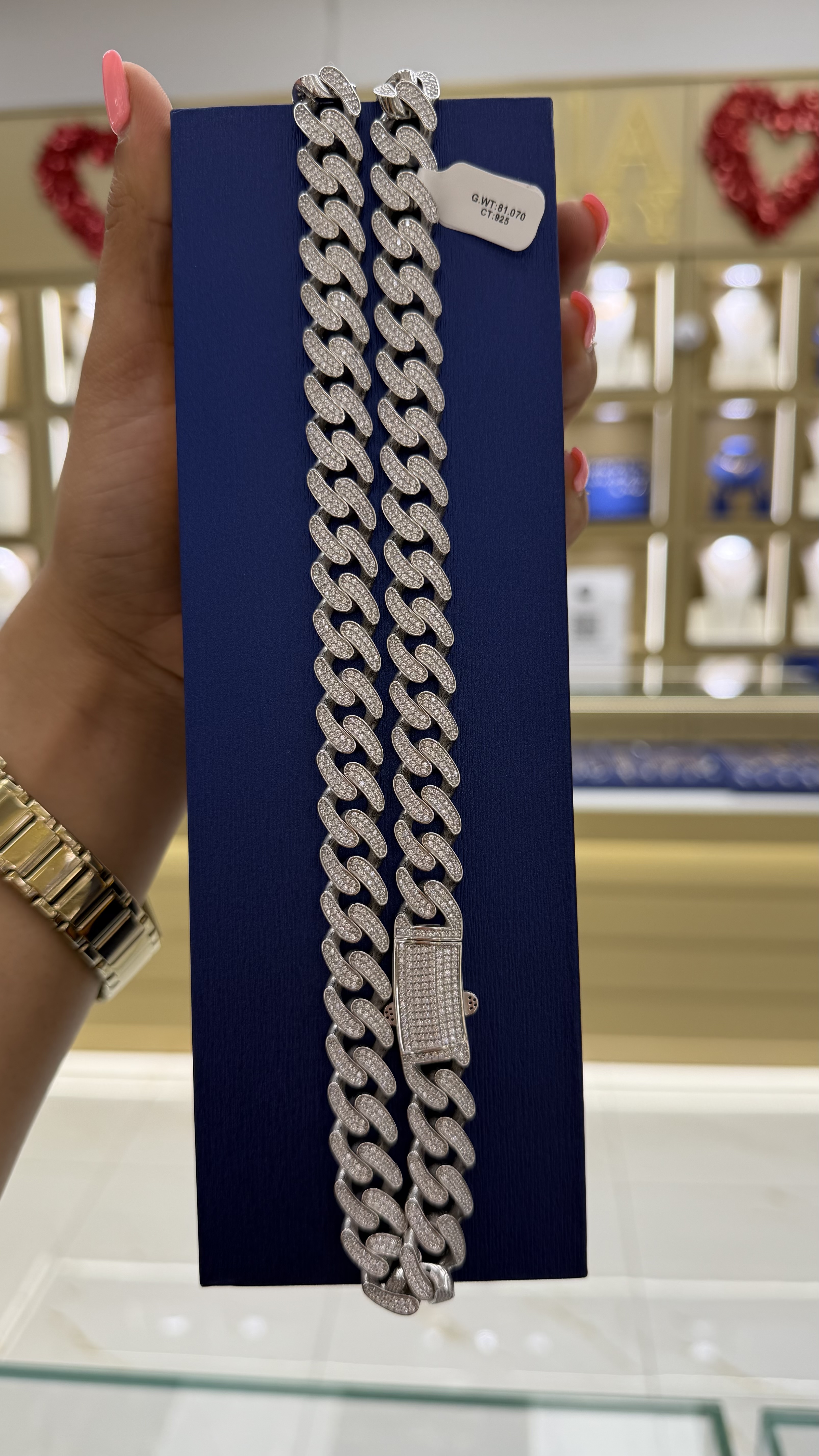 https://akirajewellery.com/product/MEN%20ICEOUT%20SILVER%20CHAIN%2081.07