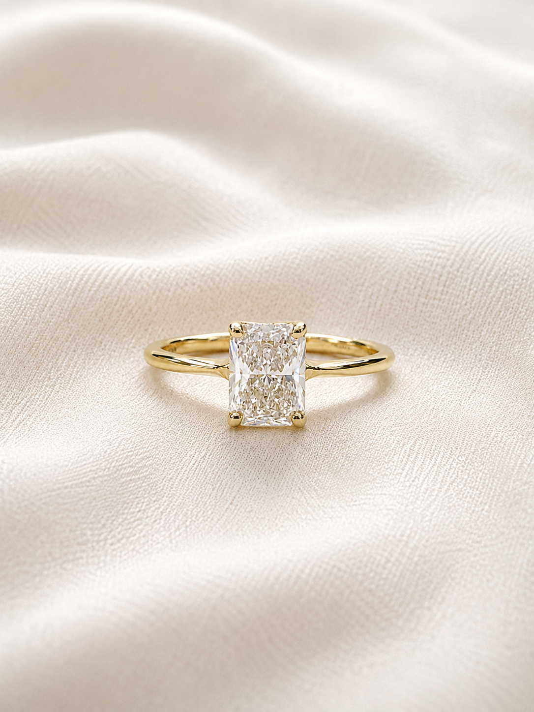 Cut cornered rectangular Diamond Ring