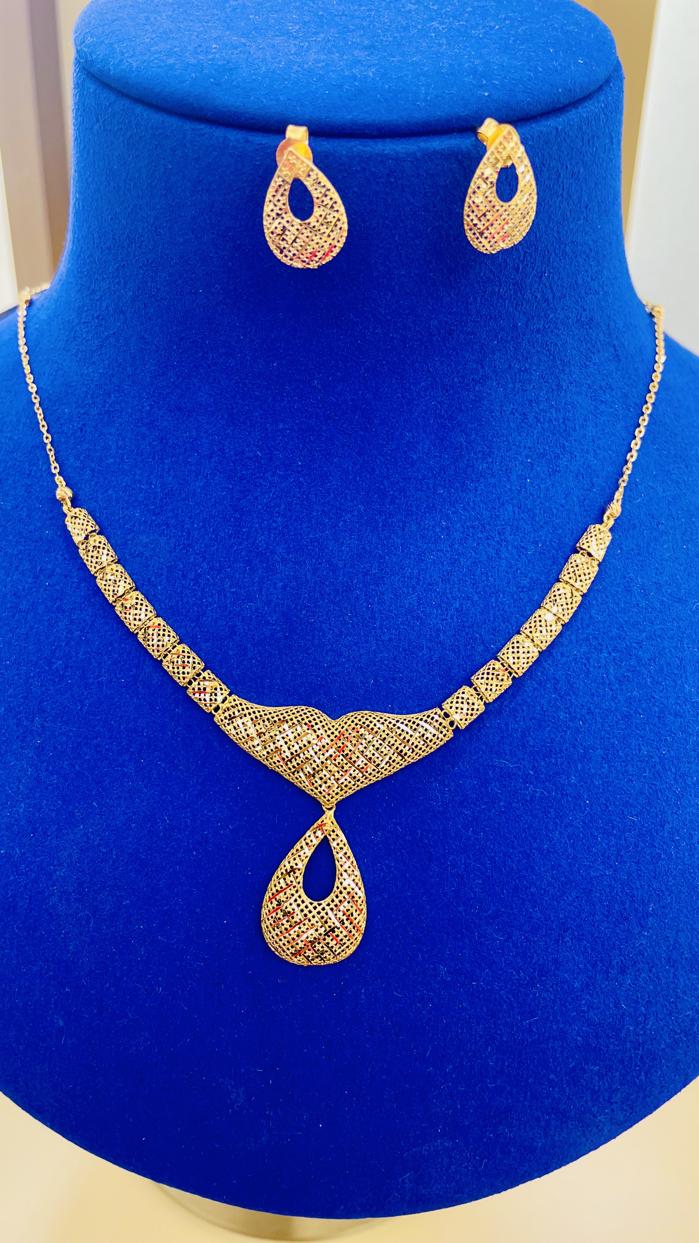 Women necklace 7.61 g