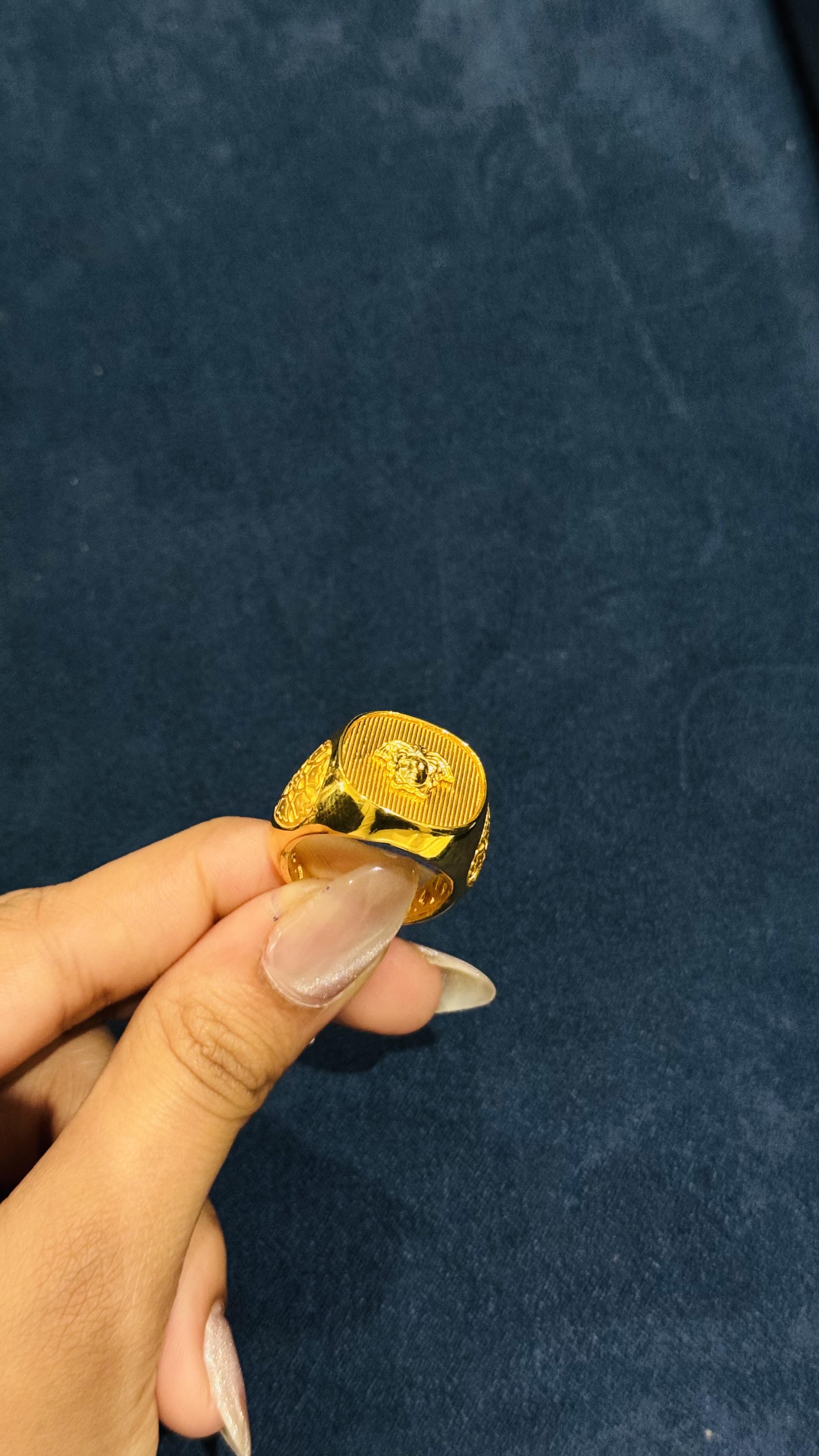 https://akirajewellery.com/product/TRADITIONAL%20GOLD%20MENS%20RING