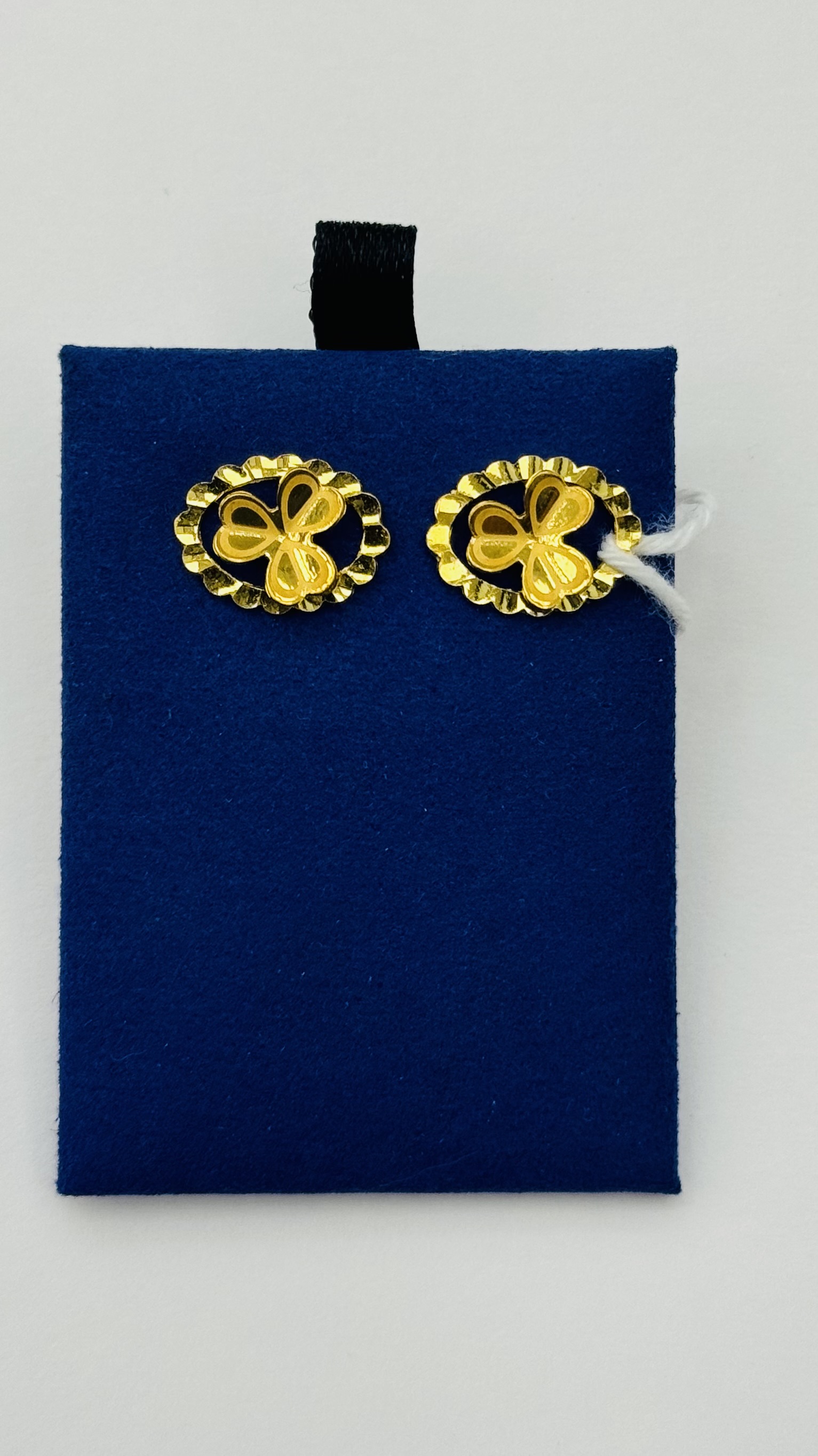 Women studs 2.51g