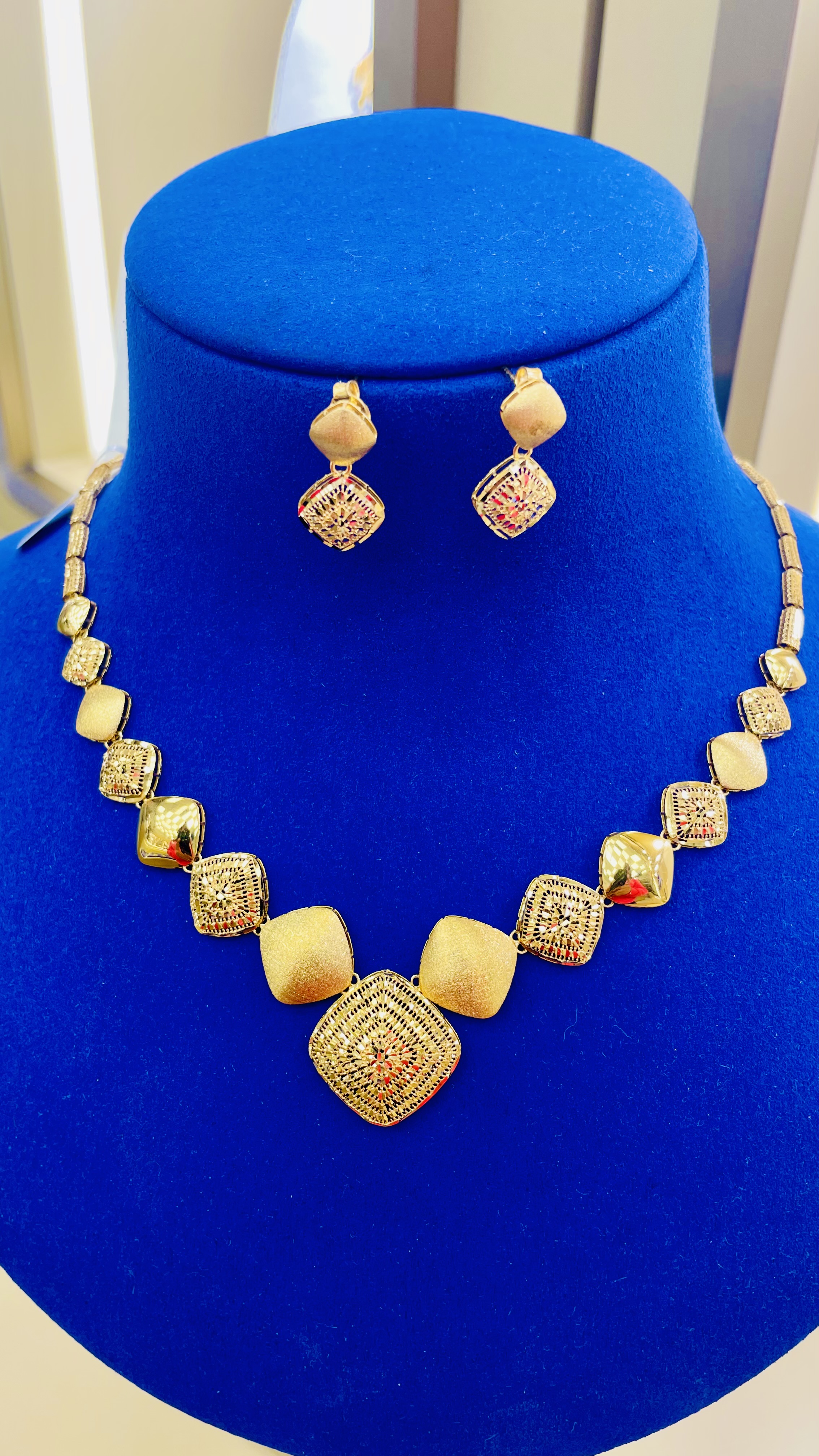 Women necklace 18.59 g