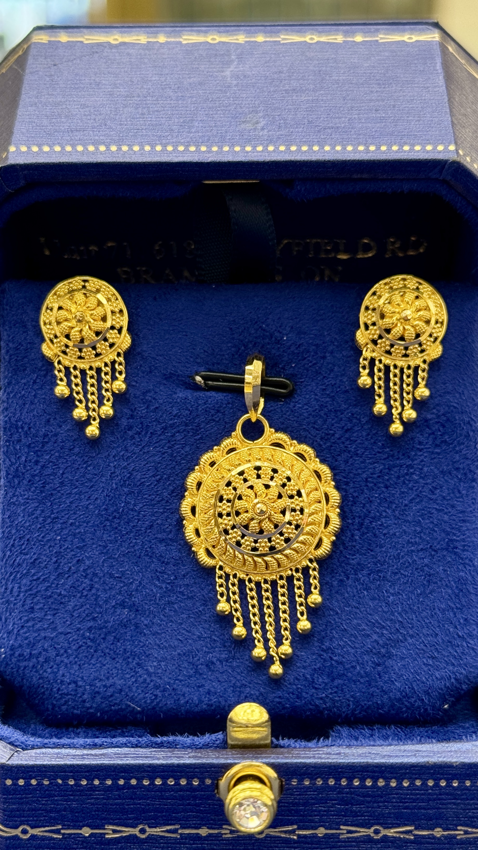 https://akirajewellery.com/product/Women%20pendant%20set%206.53g