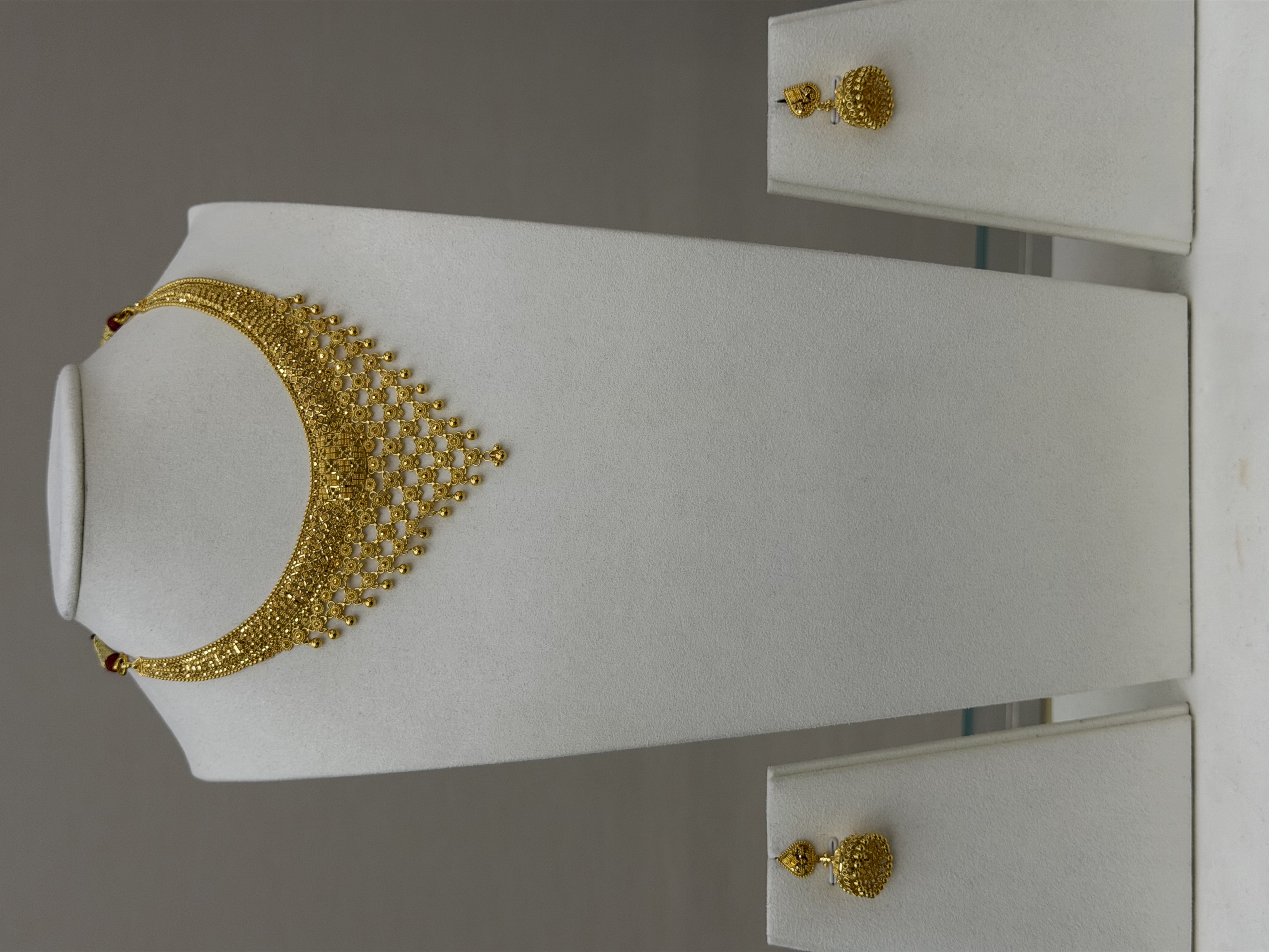 https://akirajewellery.com/product/Women%20necklace%2051.412