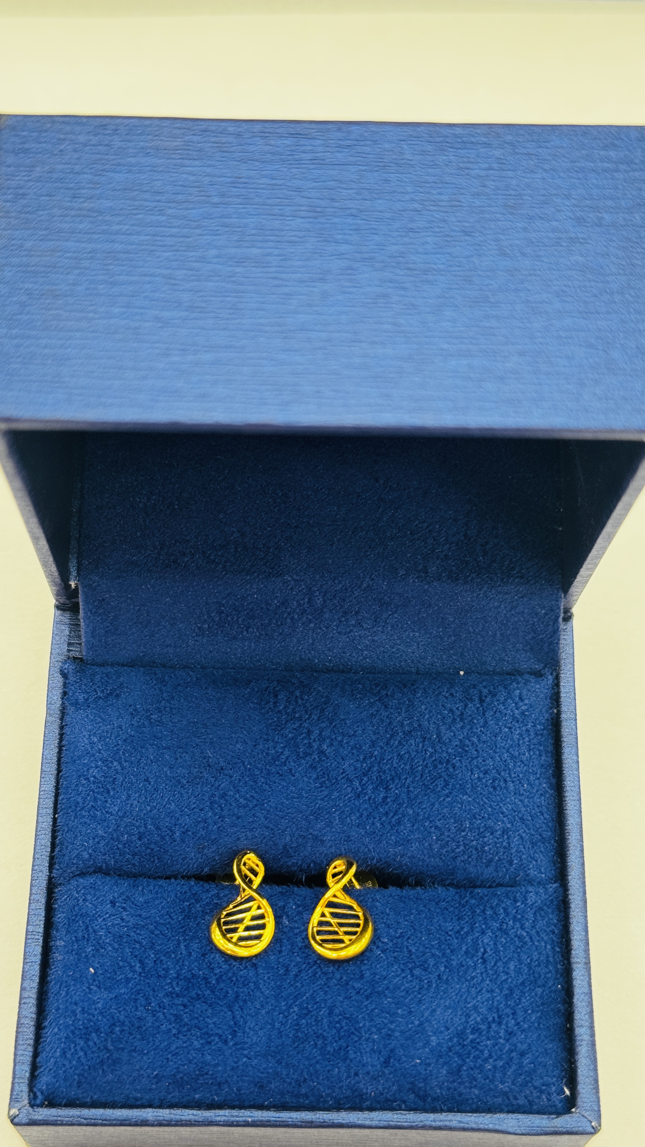 Women Stud 1.28g