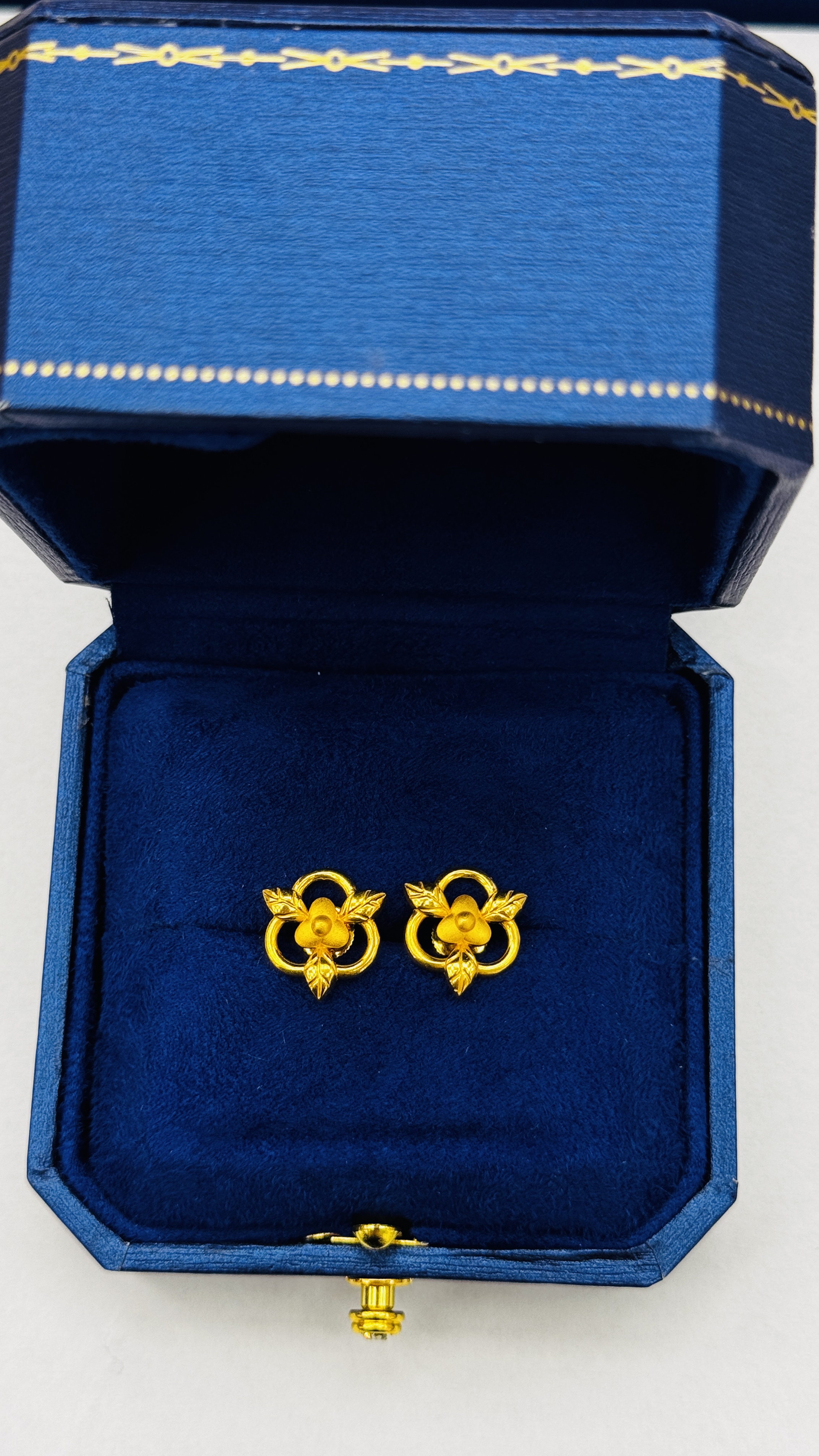 Women Studs 3.66g