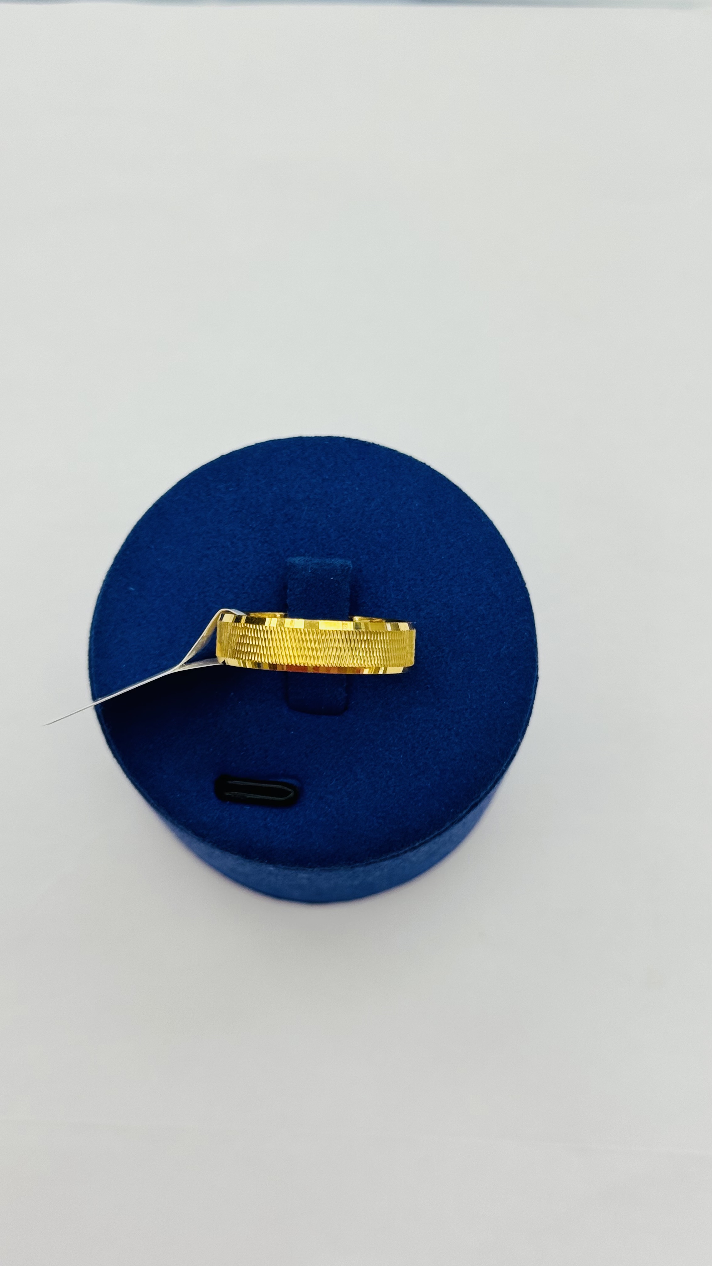 https://akirajewellery.com/product/Band%206.15
