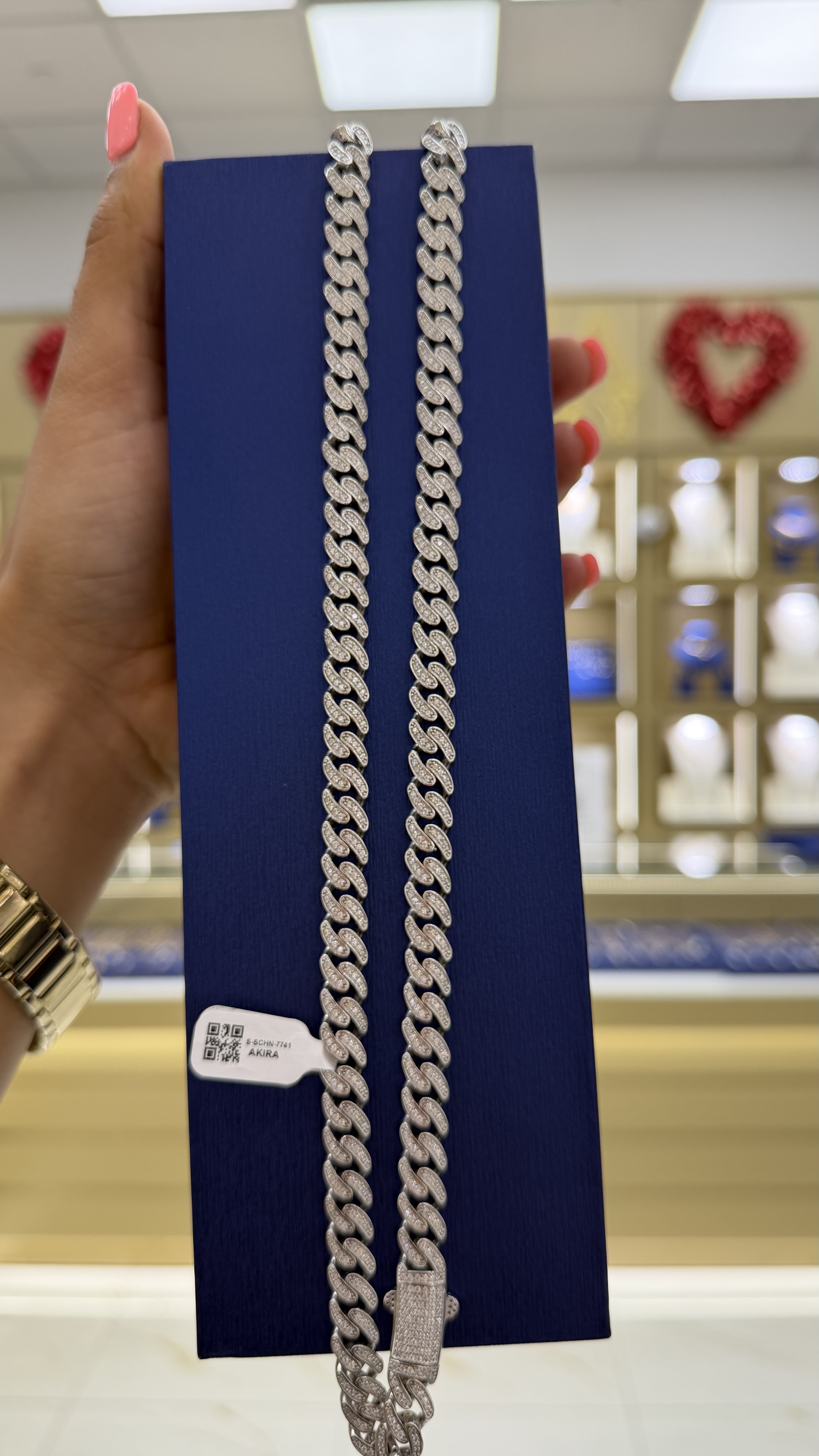 https://akirajewellery.com/product/MEN%20ICEOUT%20SILVER%20CHAIN%2061.279