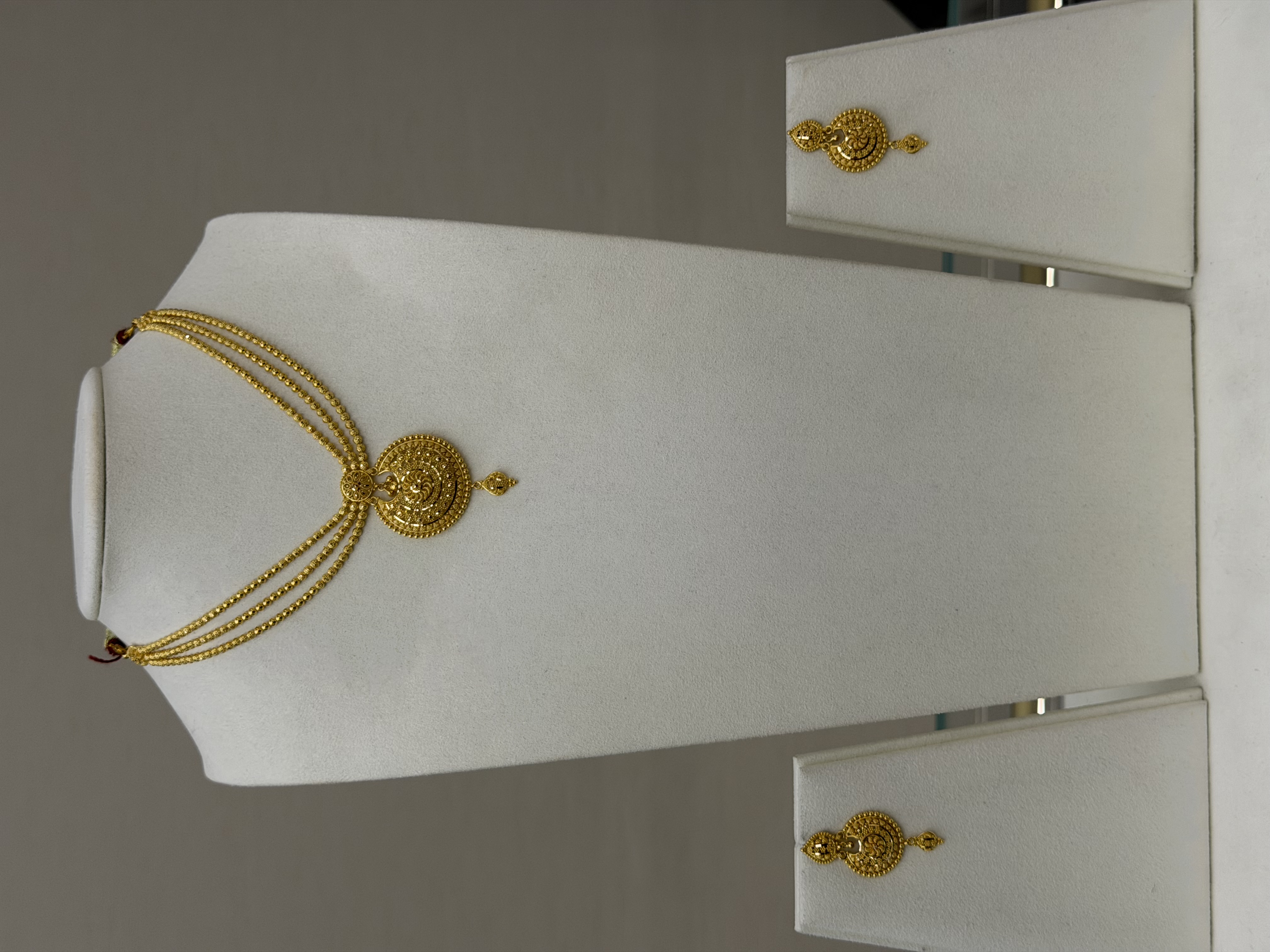 https://akirajewellery.com/product/Women%20necklace%2032.088