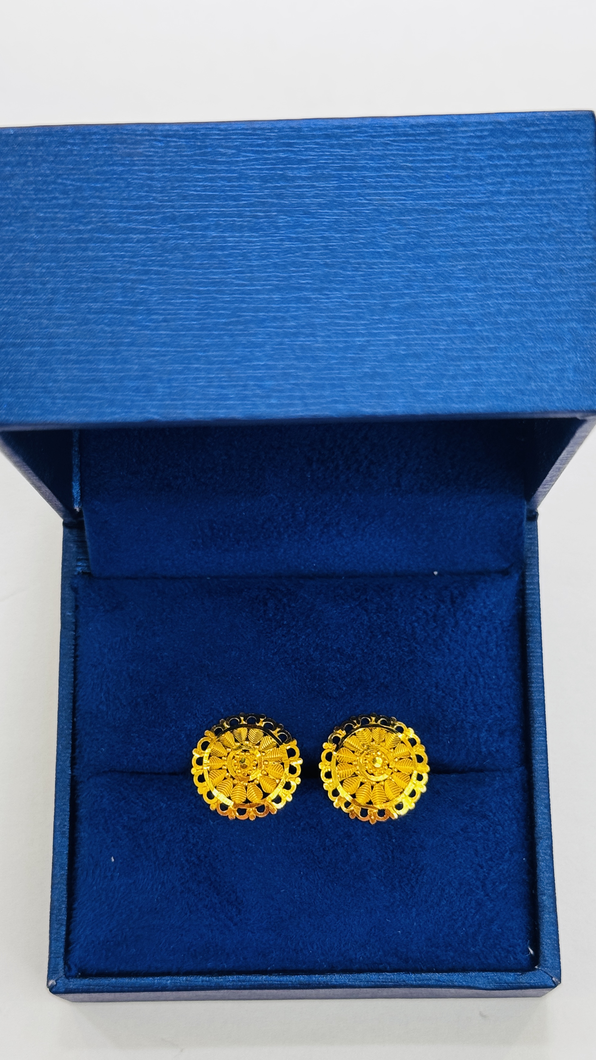 Women studs 3.21g