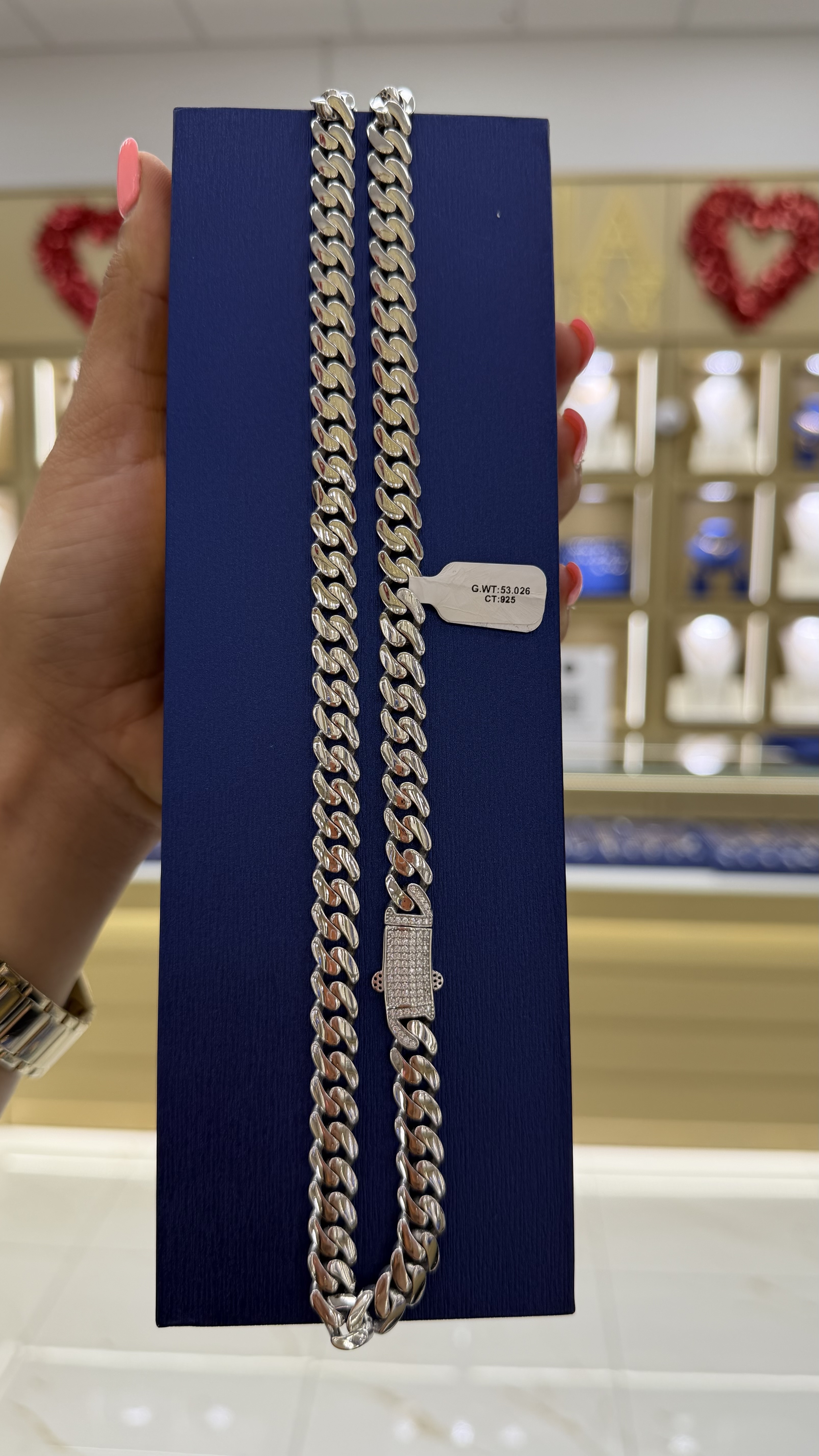 https://akirajewellery.com/product/MEN%20ICEOUT%20SILVER%20CHAIN%2053.026