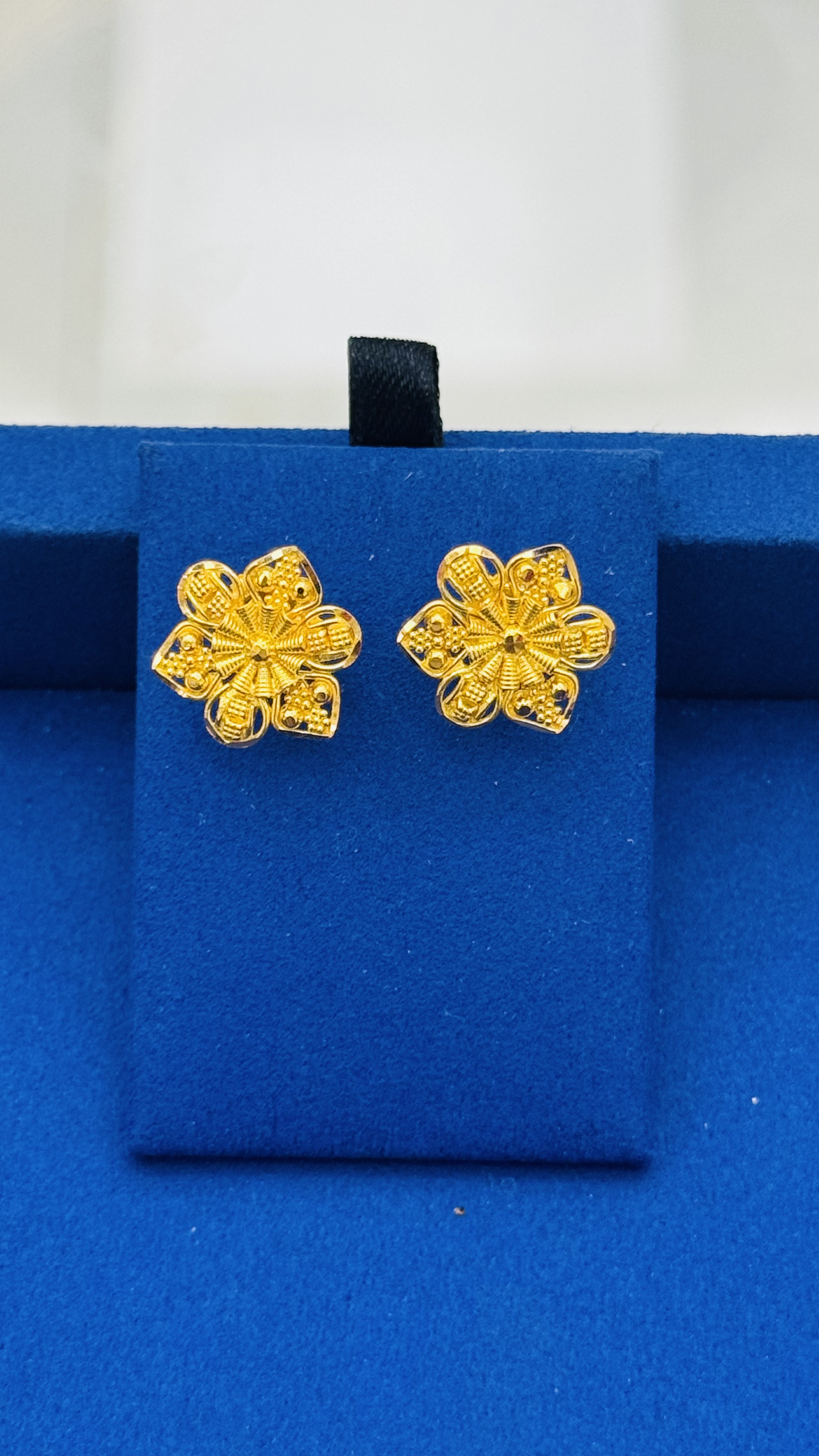 Women Studs 4.17g