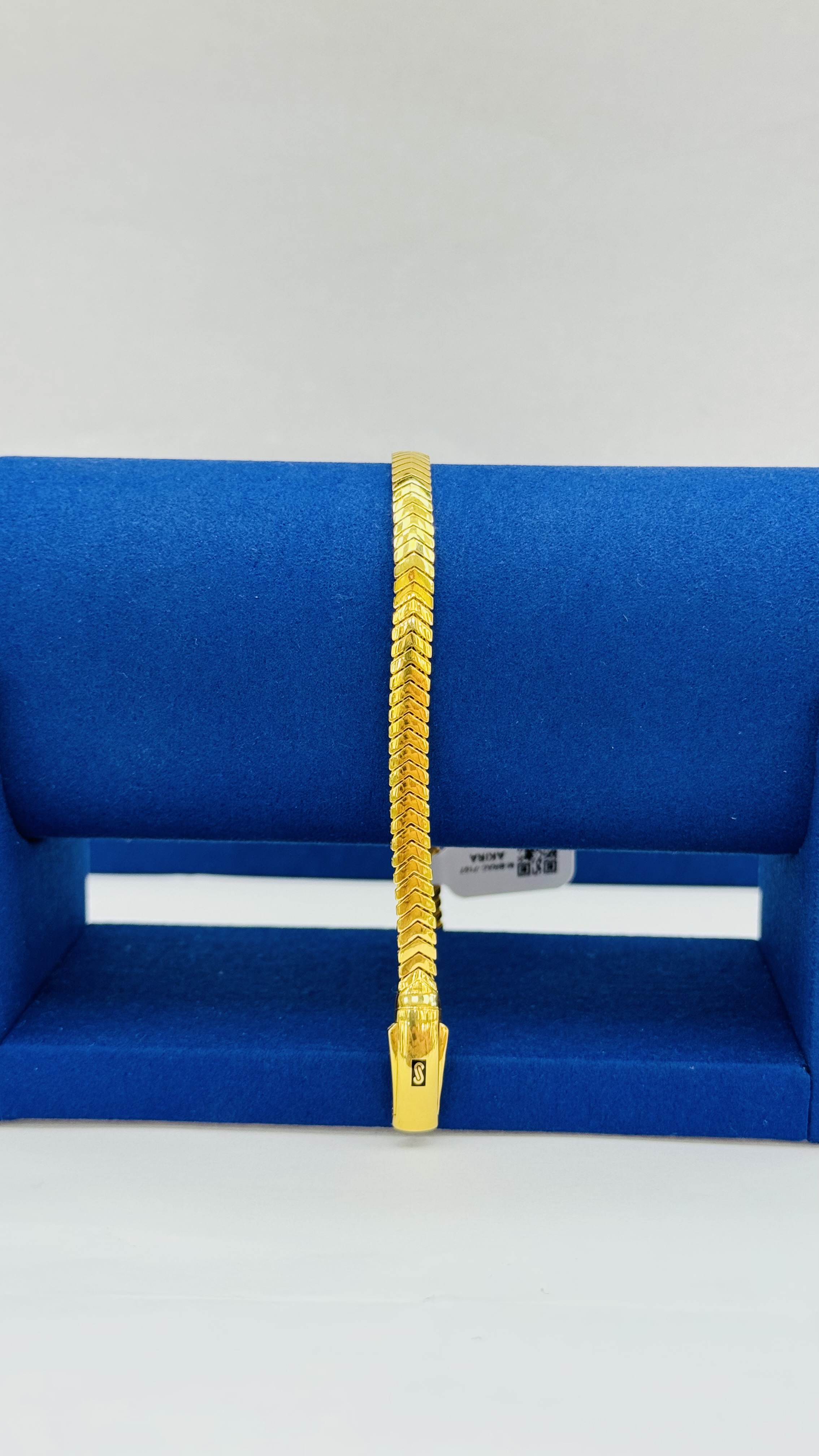 https://akirajewellery.com/product/Men%20Bracelet%208.28g