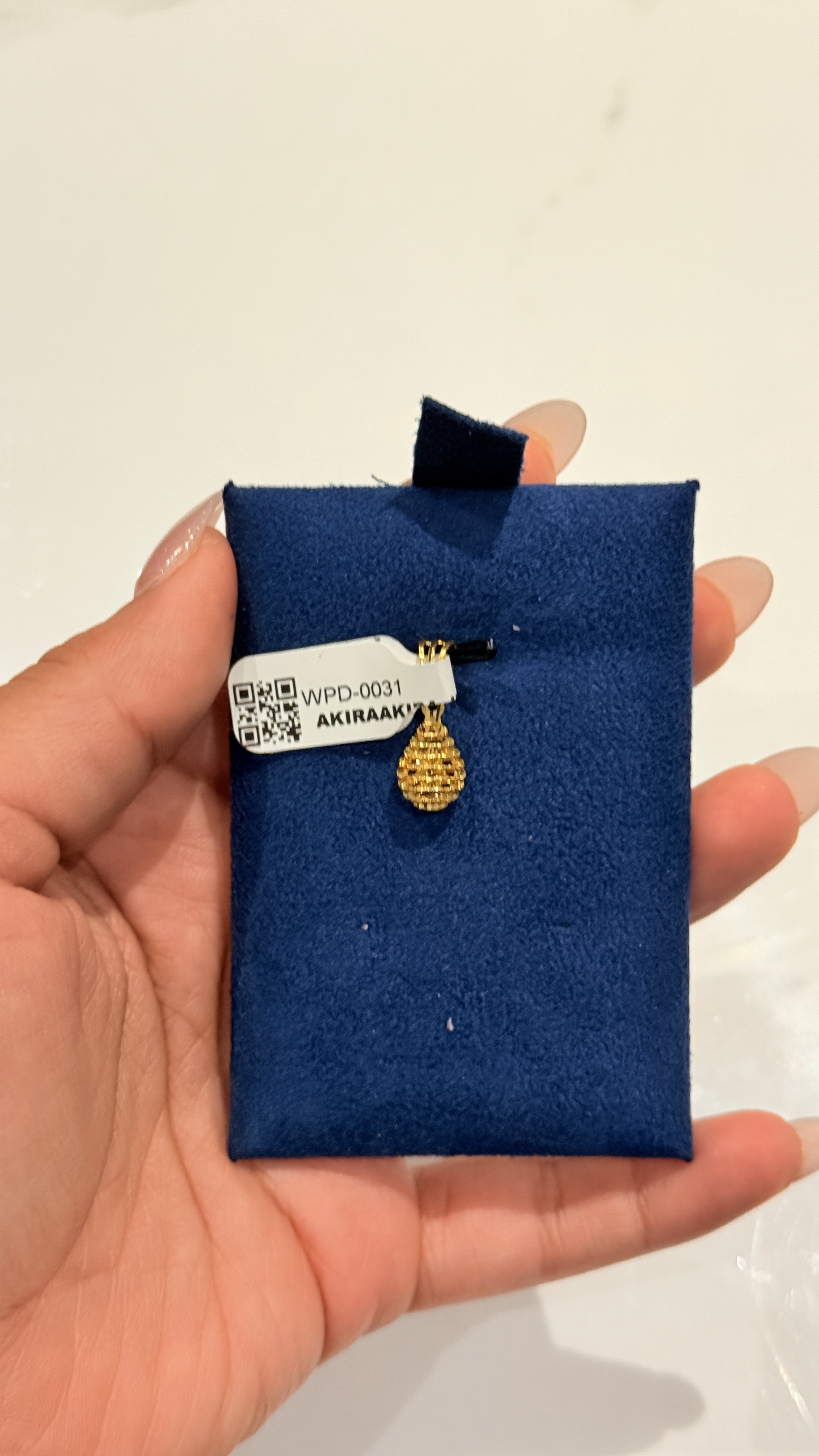 https://akirajewellery.com/product/22%20k%20gold%20pendant%200.837