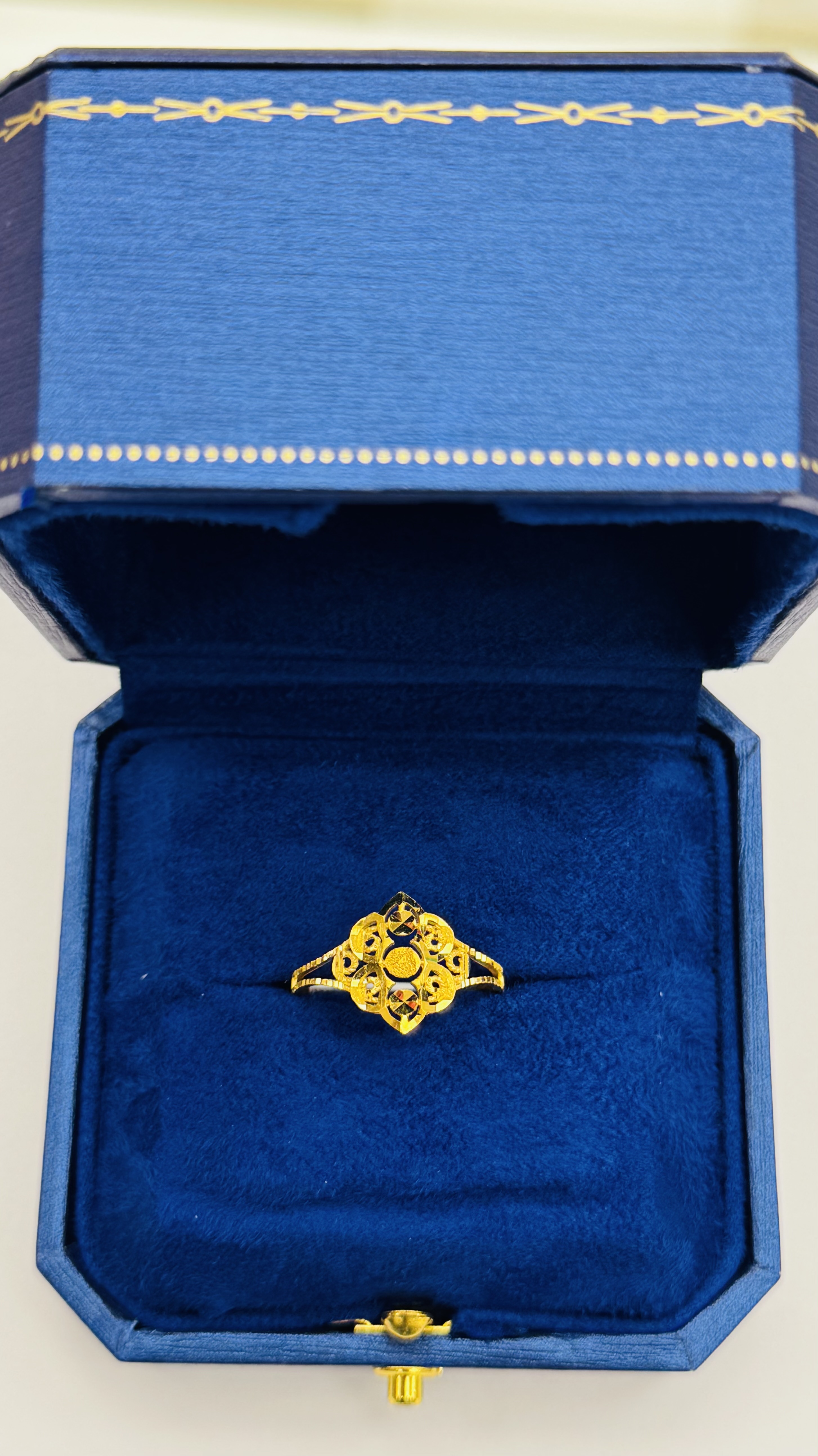 https://akirajewellery.com/product/Women%20ring%202.23
