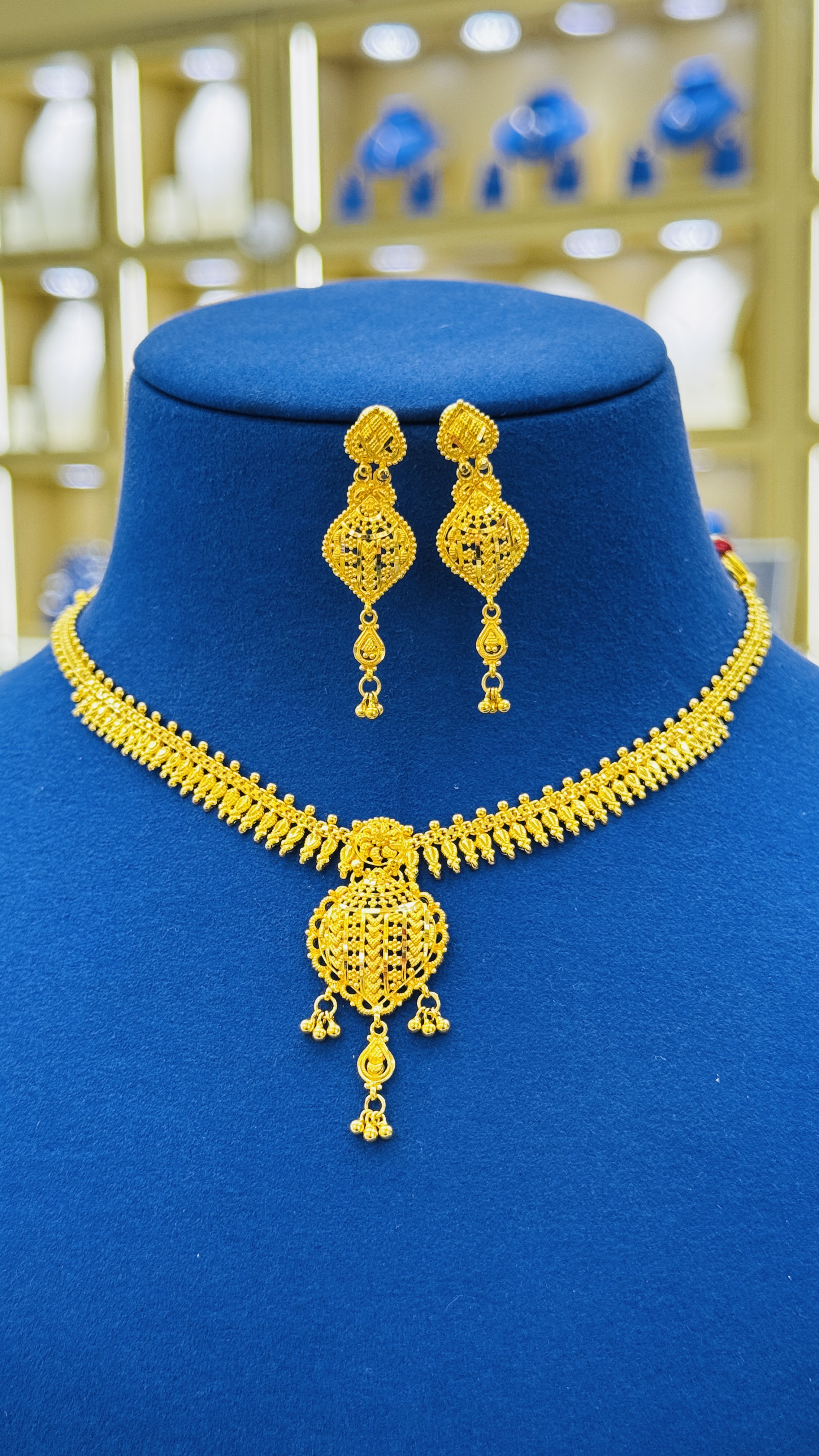 https://akirajewellery.com/product/Women%20Necklace%2017.83g