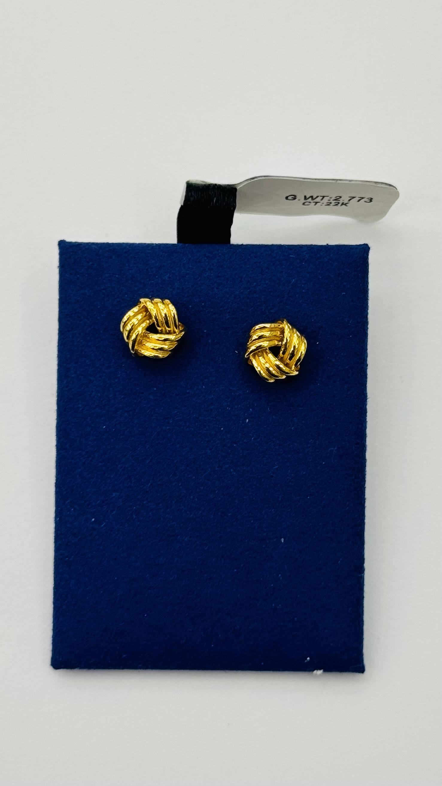 Women studs 2.77g