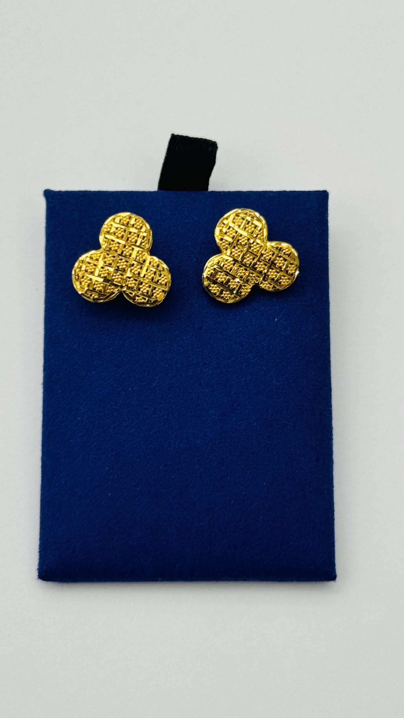 Women studs 2.23g