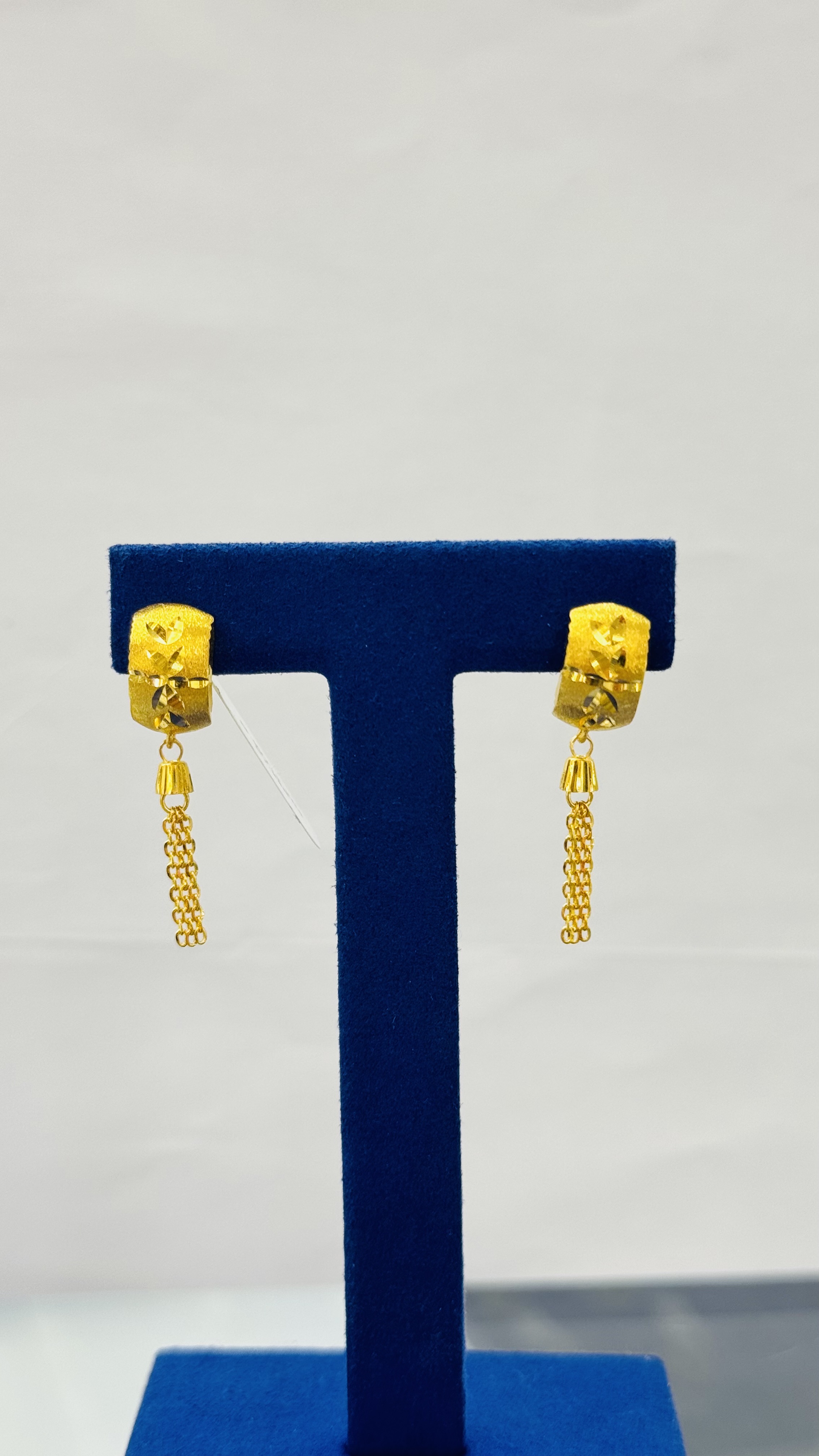 https://akirajewellery.com/product/Women%20Hoops%203.20g