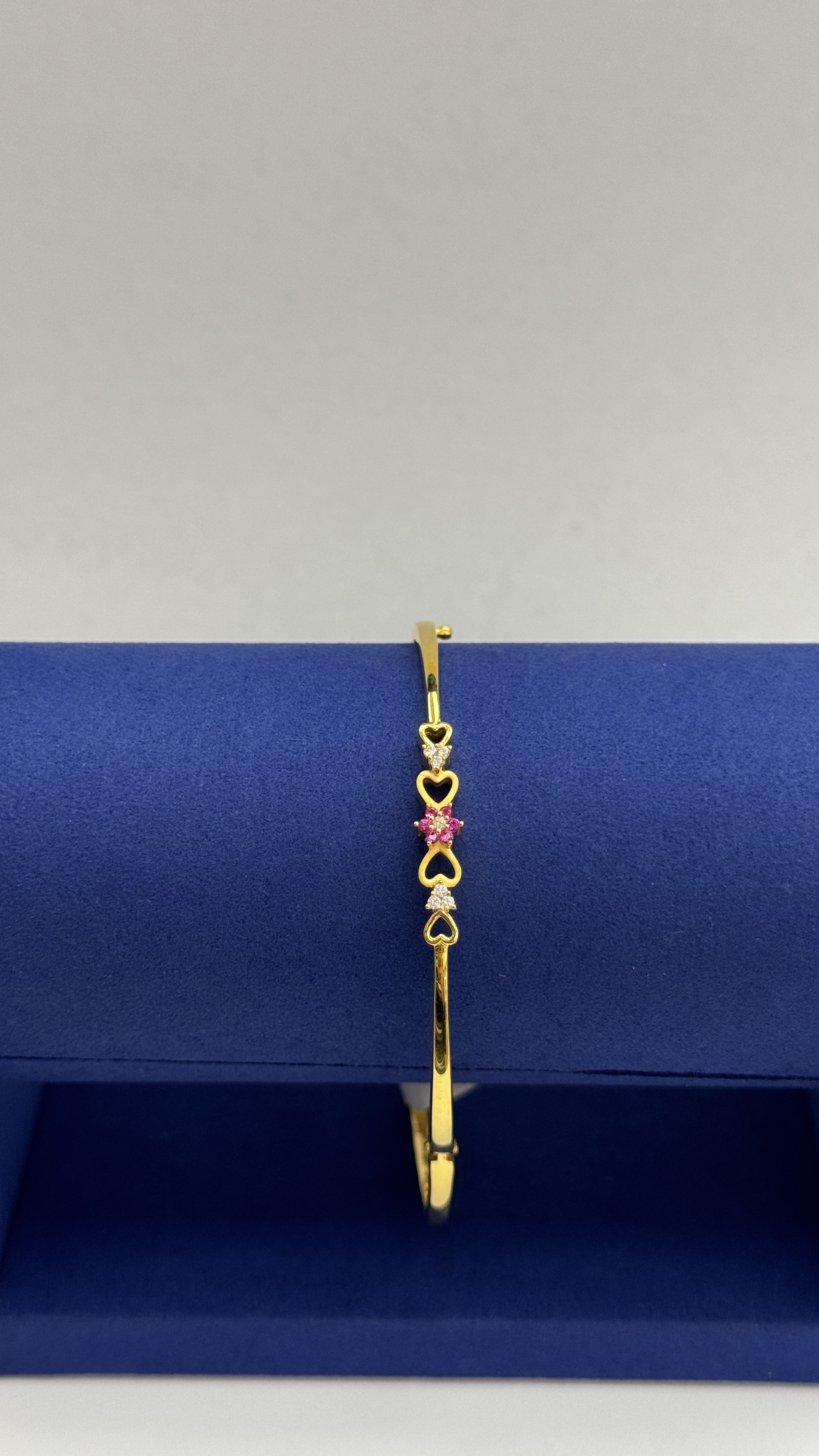 https://akirajewellery.com/product/Women%20bracelet%2010.89g