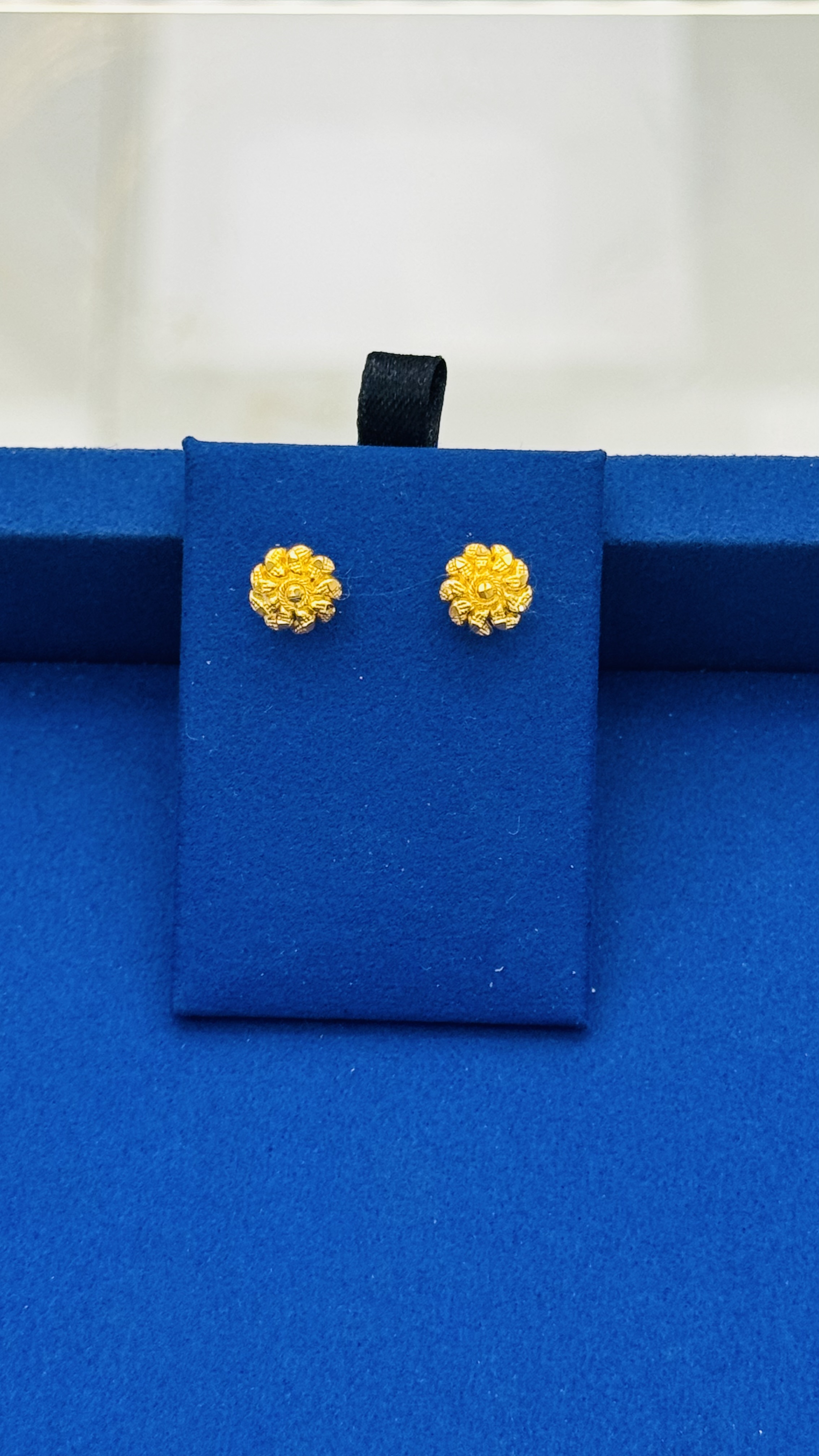 Women Studs 1.46g