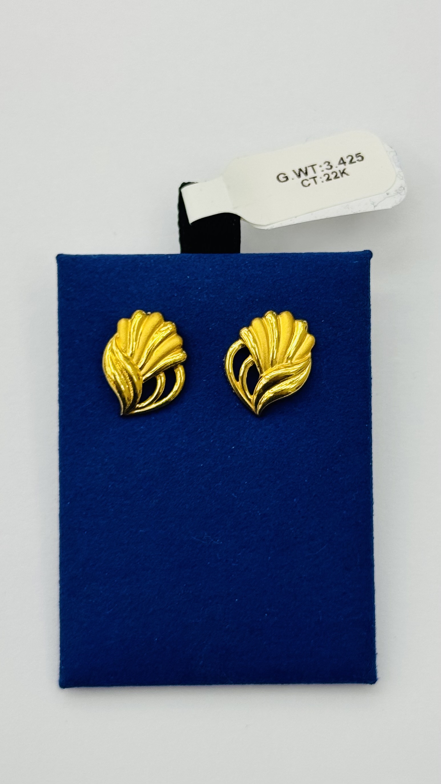 Women studs 3.42g