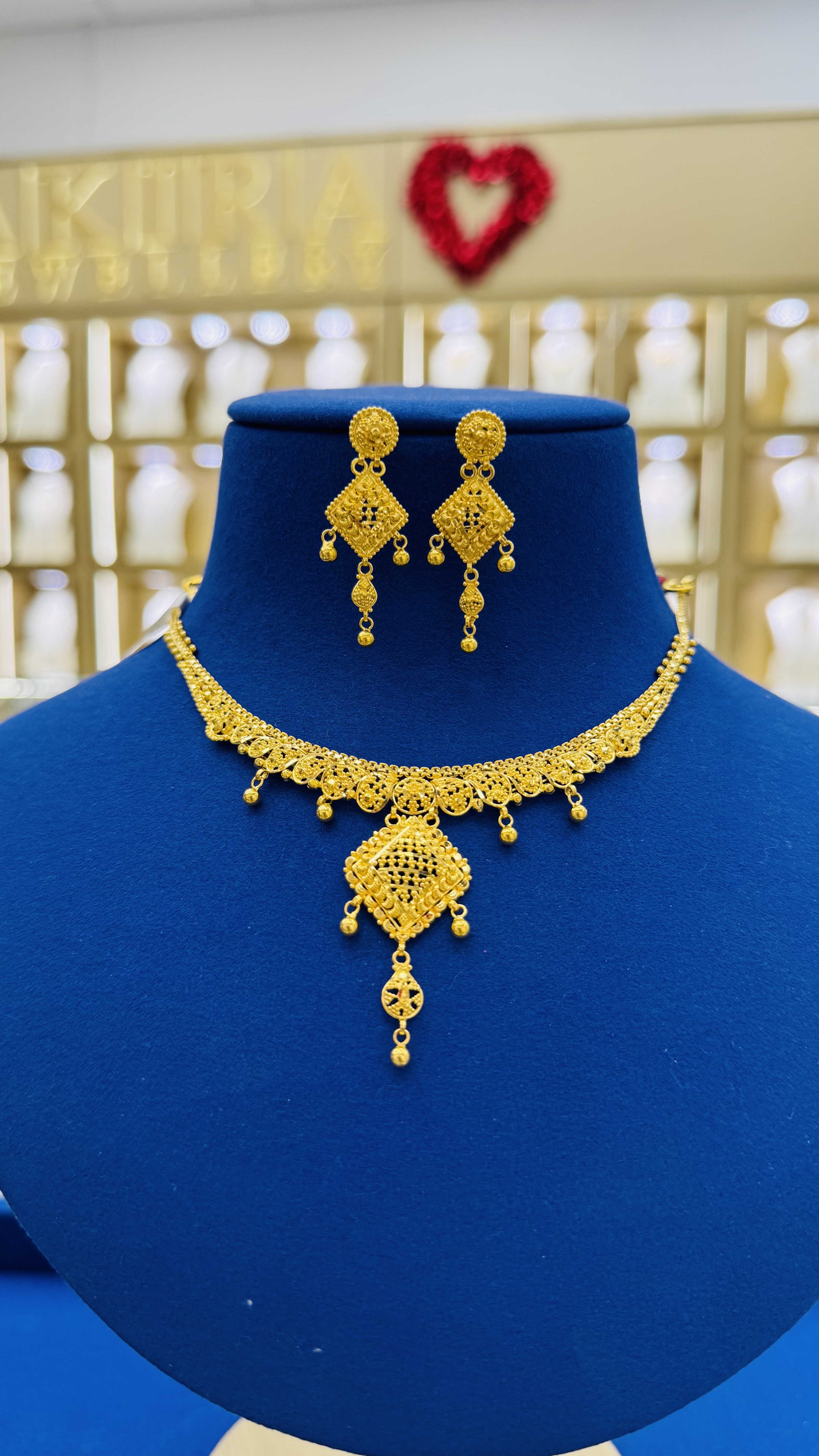 Women necklace  20.93