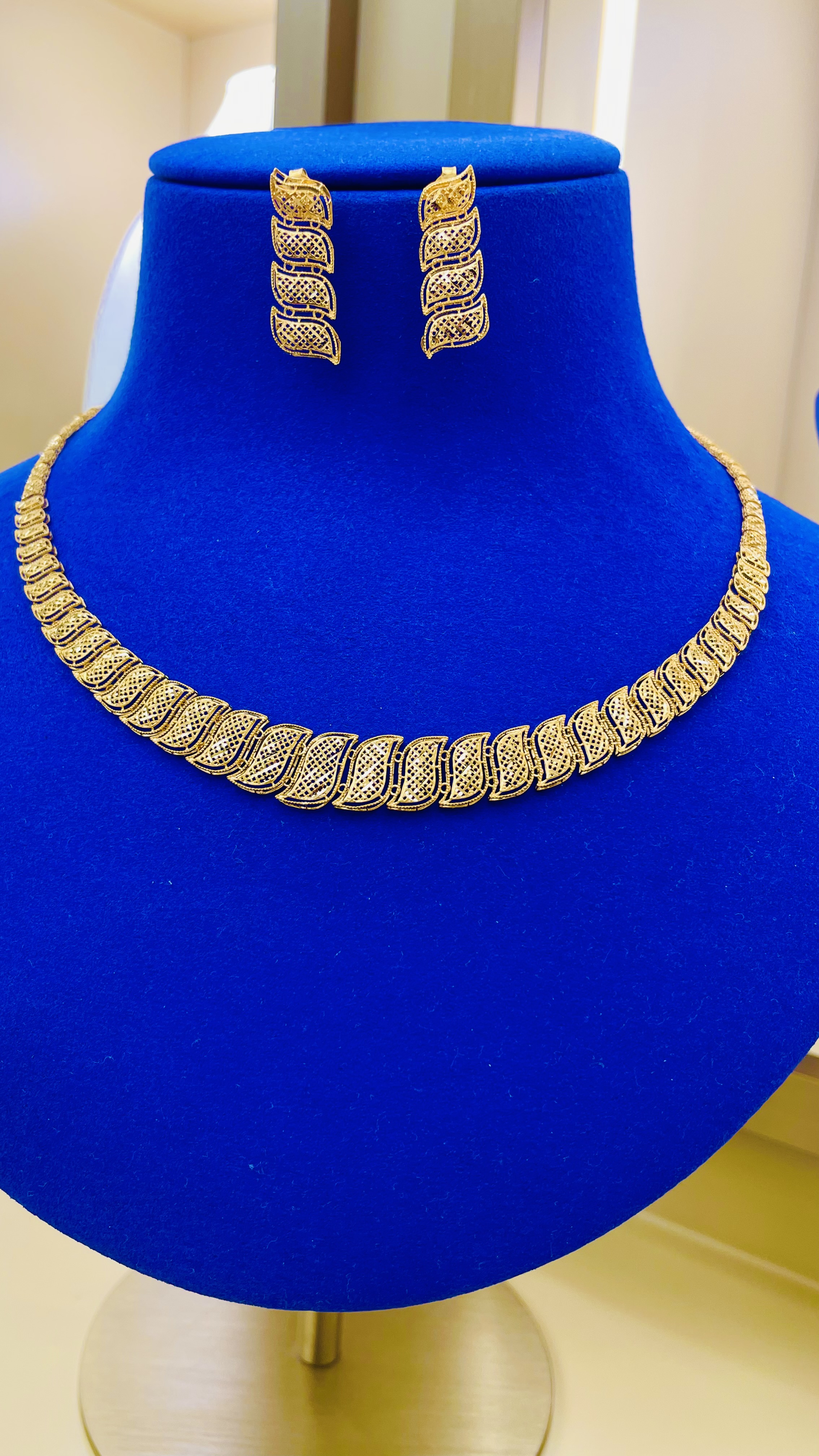 Women necklace 15.53 grams