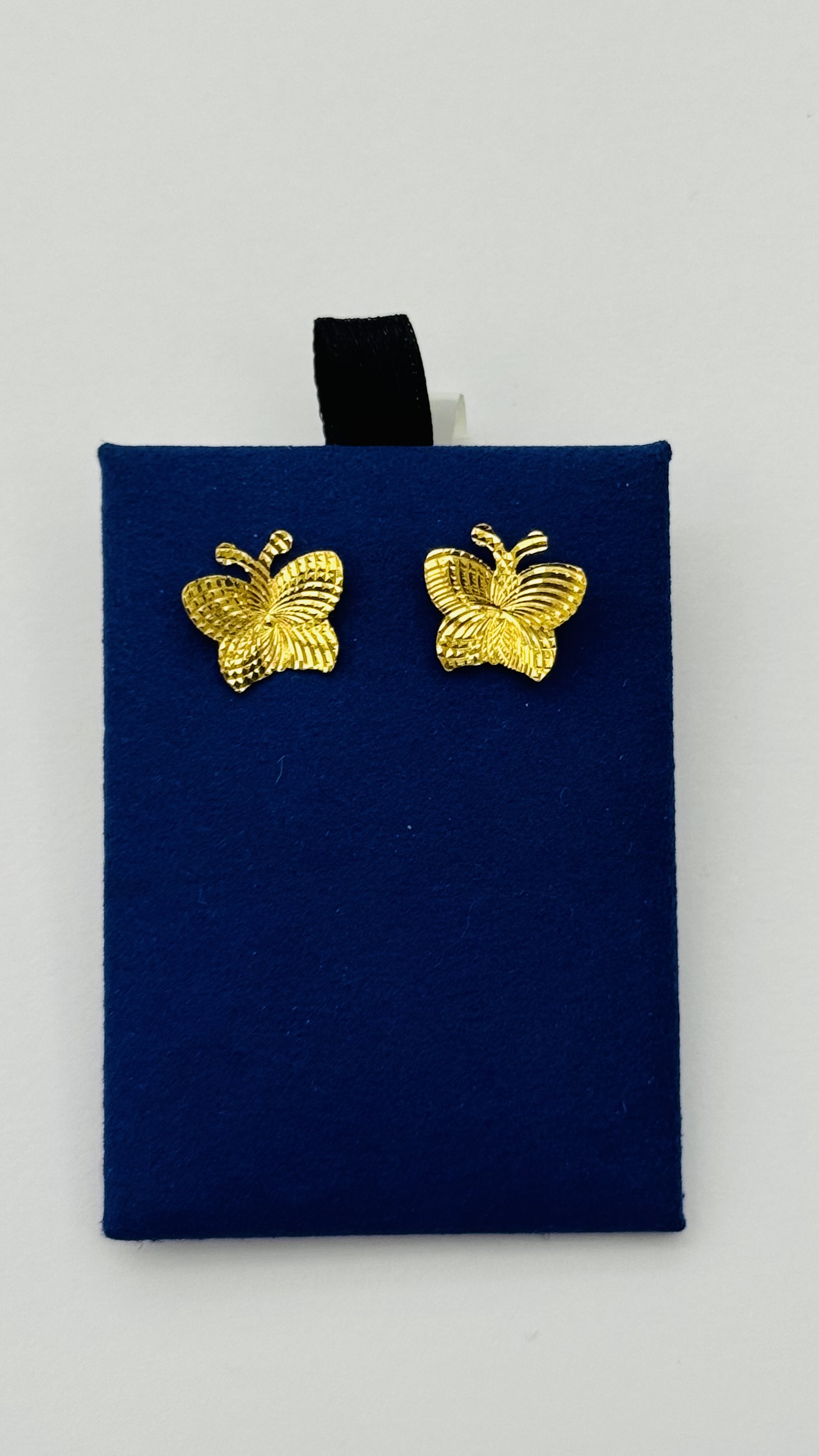 Women studs 1.85g