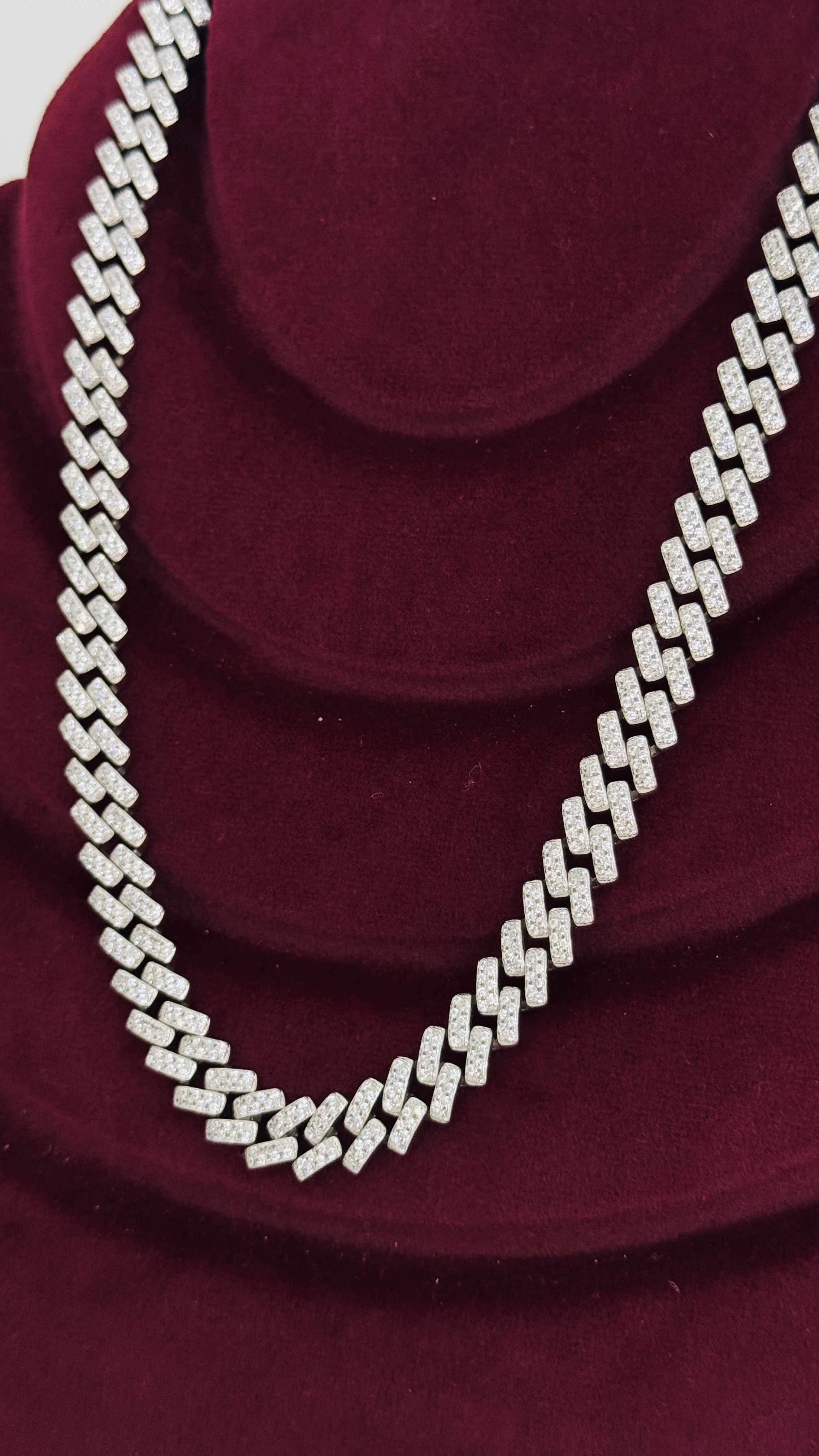 https://akirajewellery.com/product/ICE%20CUT%20SILVER%20CHAIN